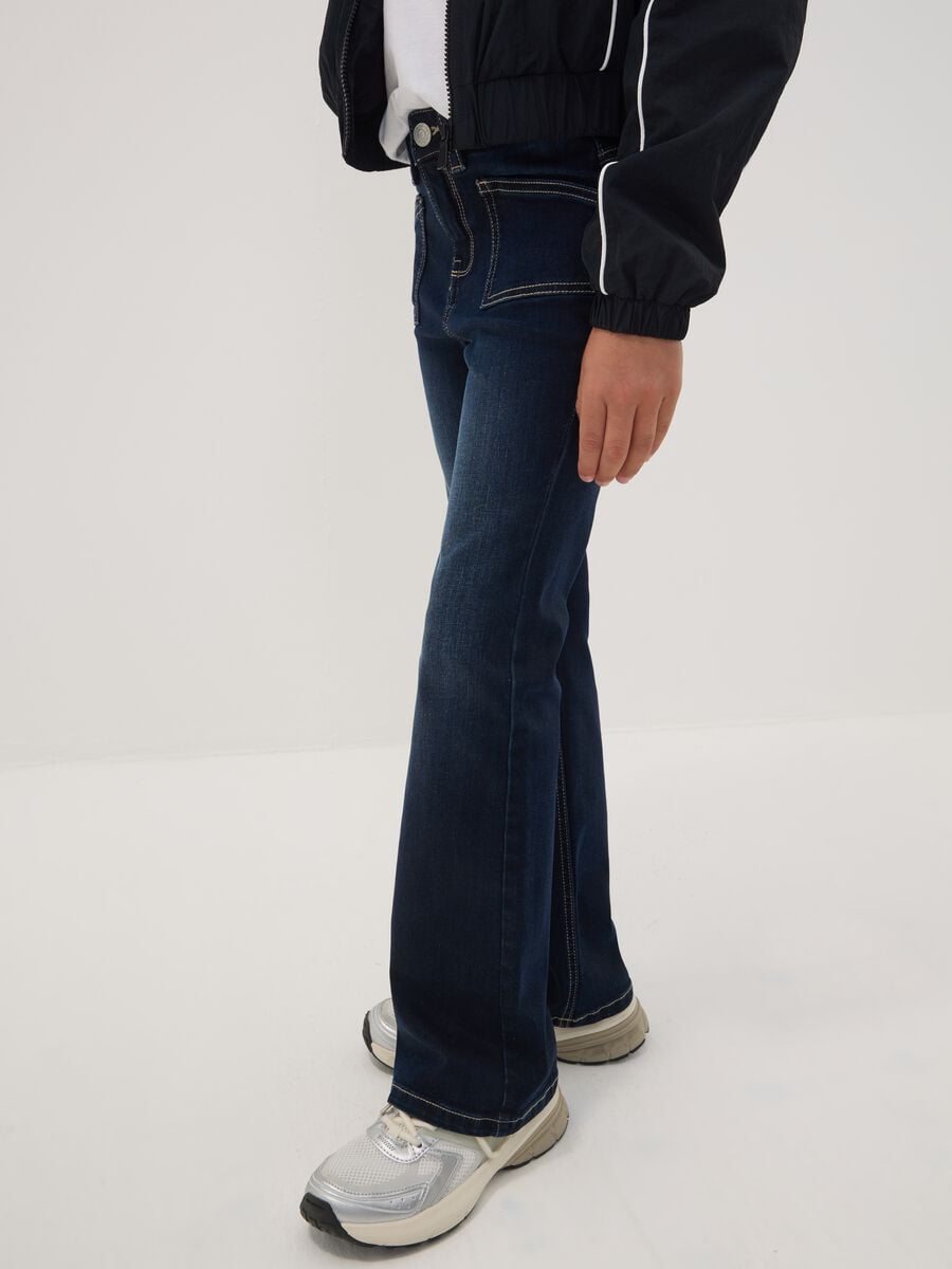 Jeans blu flare in cotone elasticizzato per ragazza_2