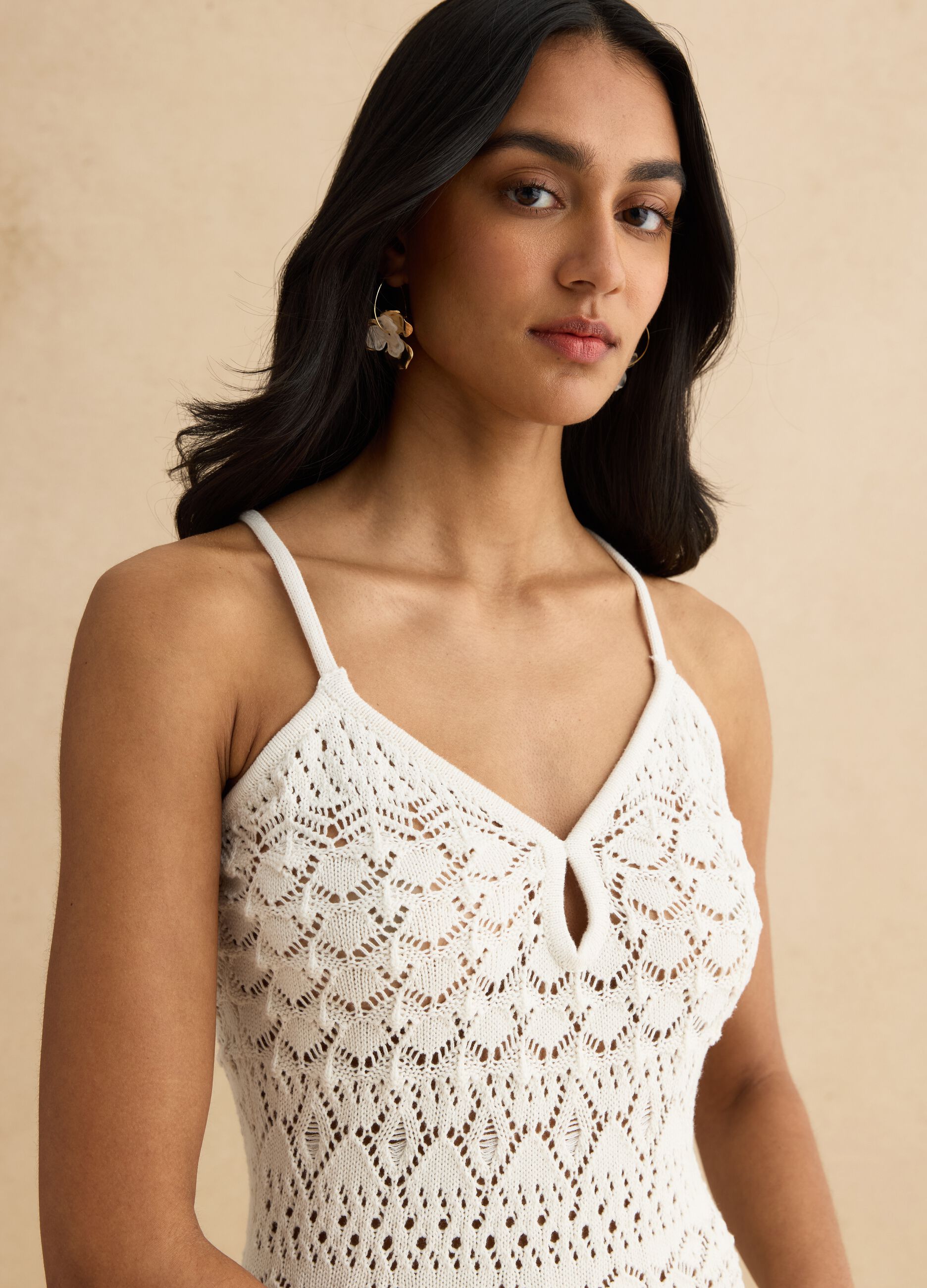 Abito bianco in puro cotone con texture a rete