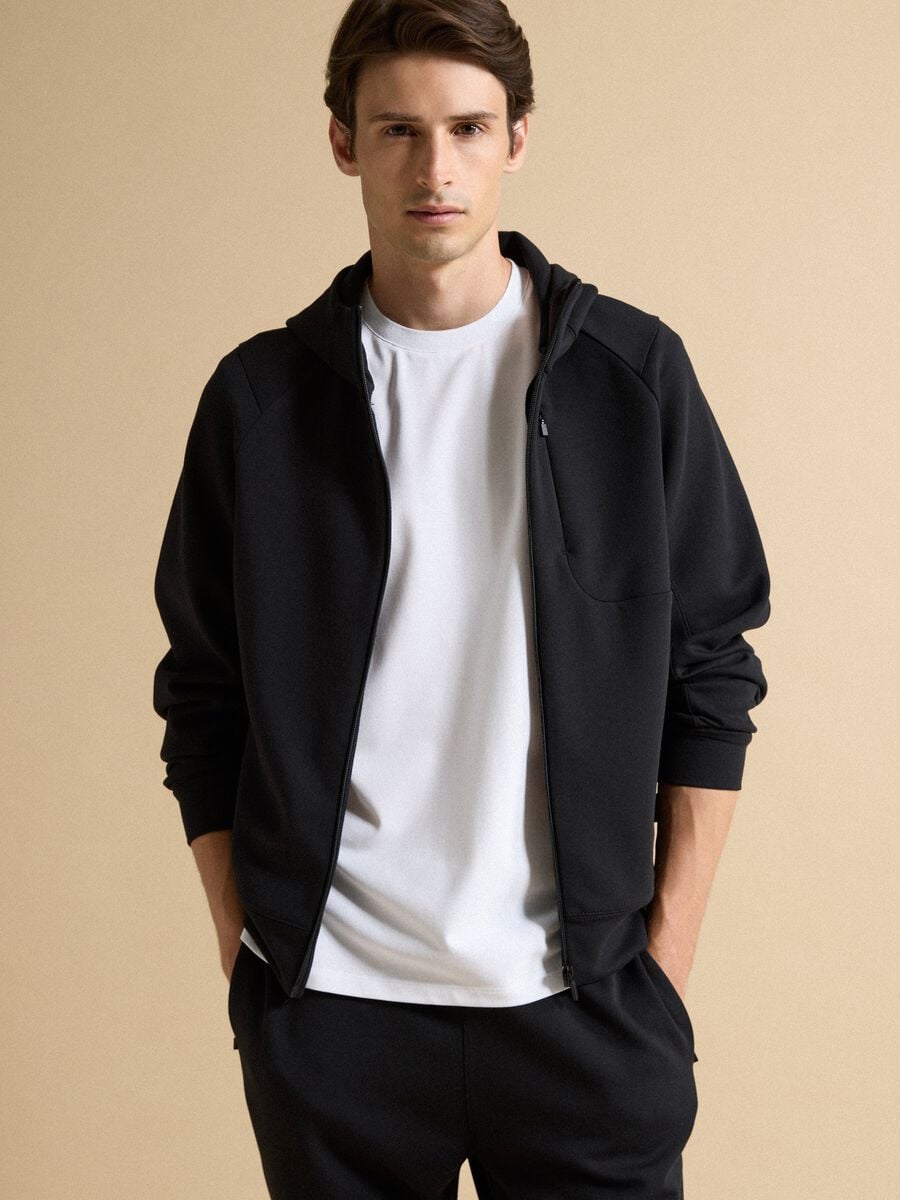 Breathable black full-zip in 2-way stretch fabric_0