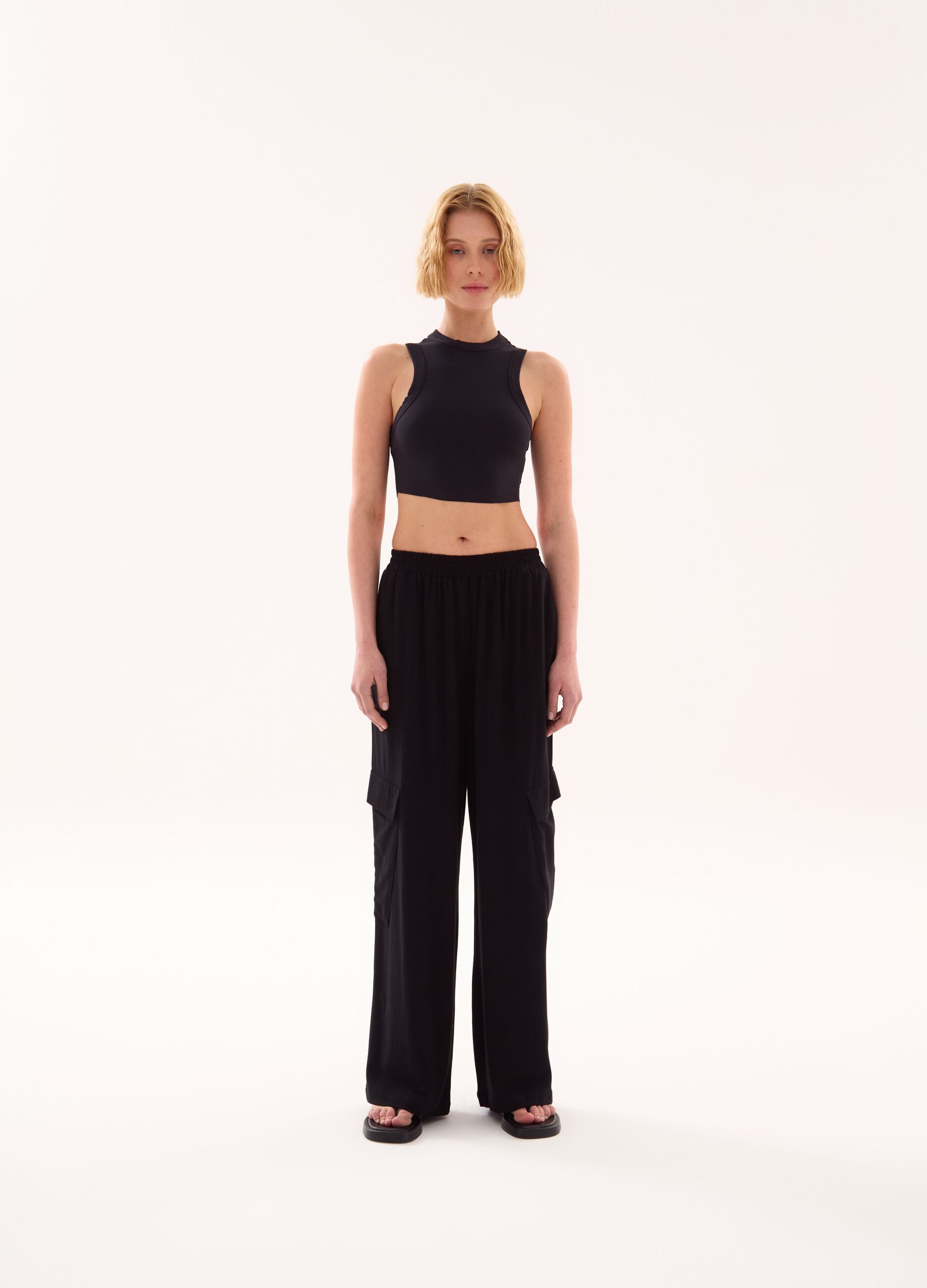 Rounded Crop Tank Black