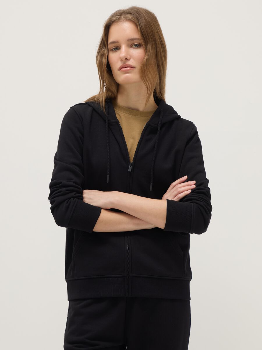 Felpa in misto cotone nera regular fit con cappuccio e zip_0