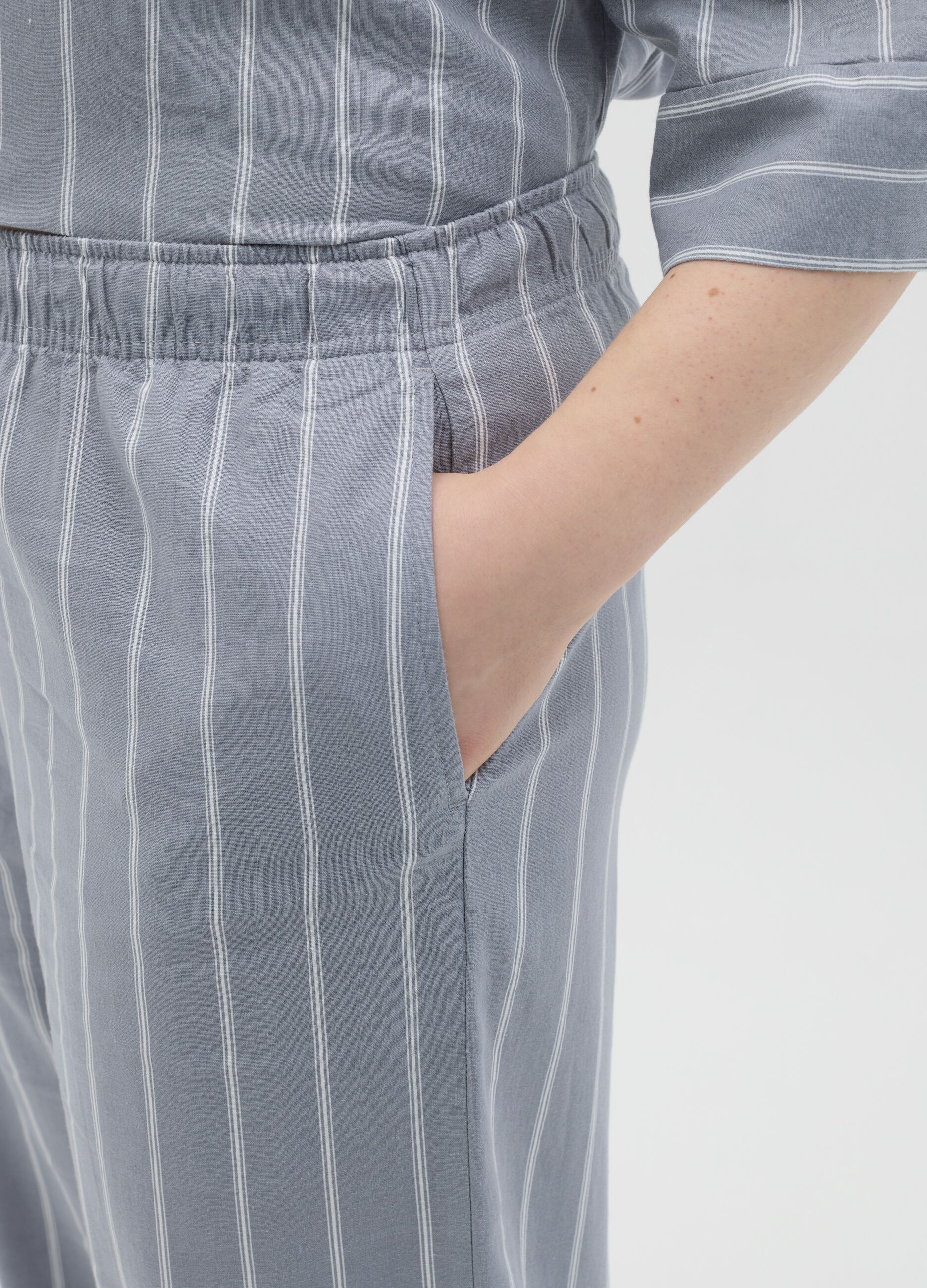Curvy wide-leg trousers in linen and viscose