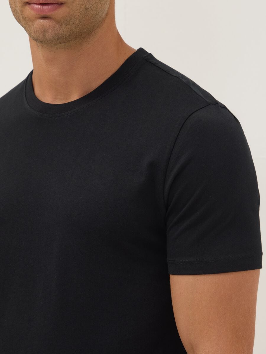 Tripack di t-shirt nere in cotone organico a maniche corte_2