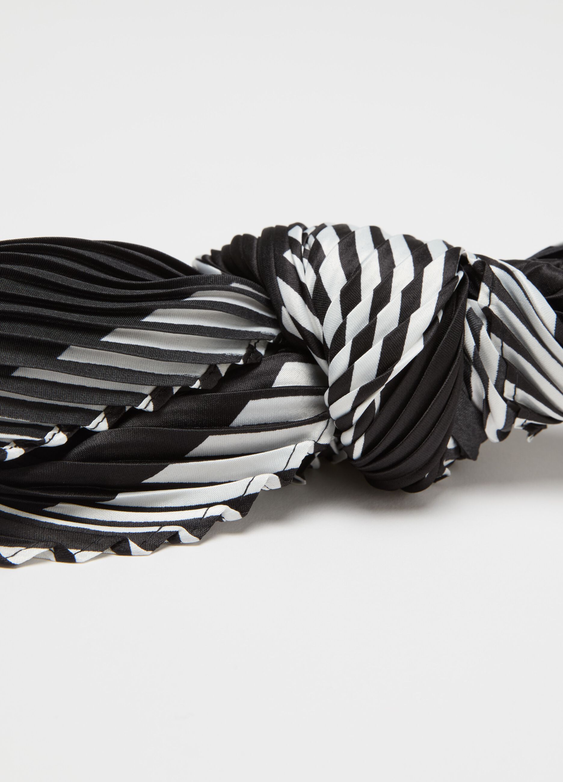Pleated foulard with all-over print