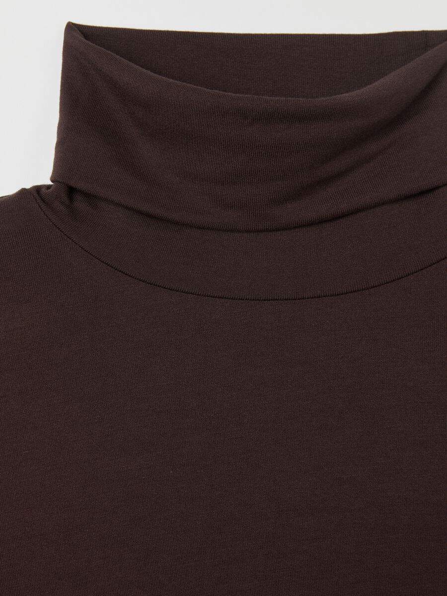 Long-sleeved T-shirt with high neck_5