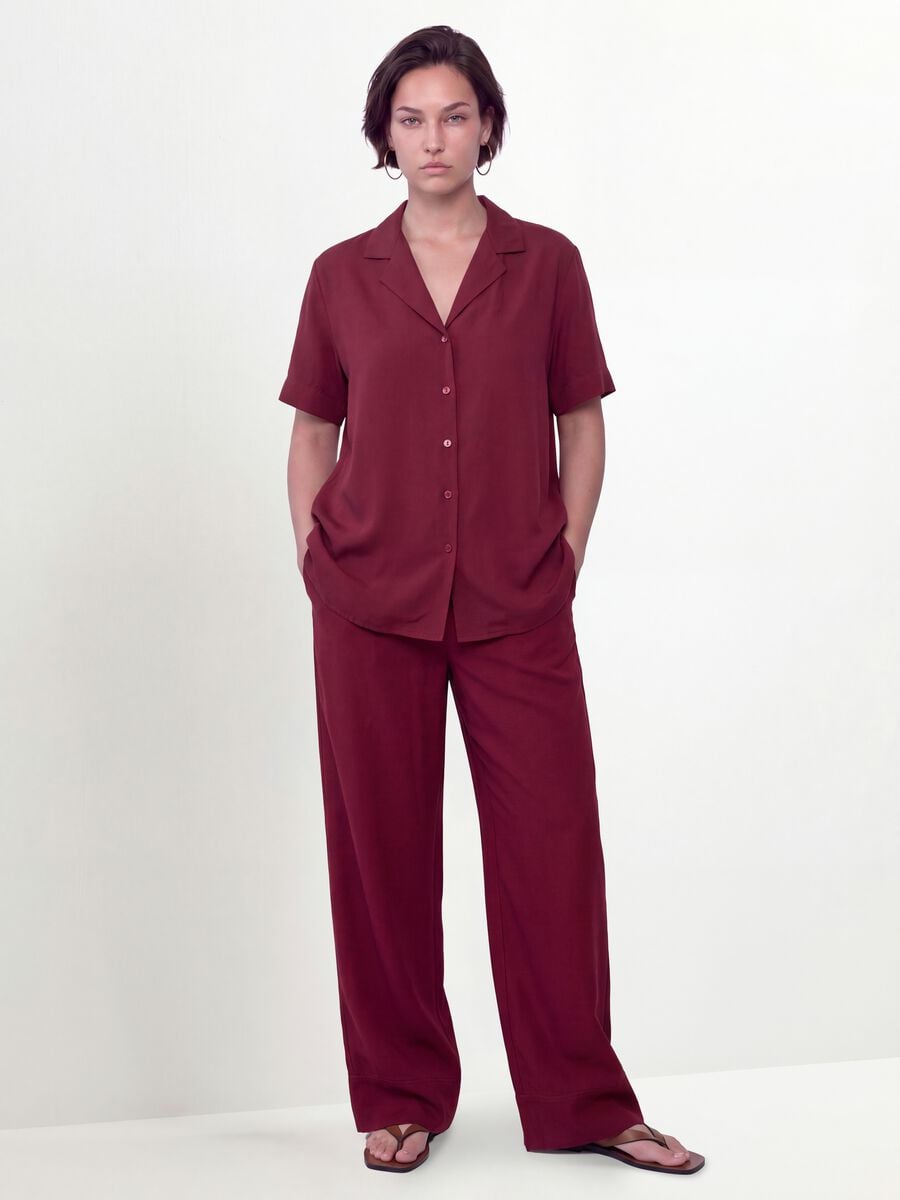 Camicia over fit rossa in misto viscosa a maniche corte_2