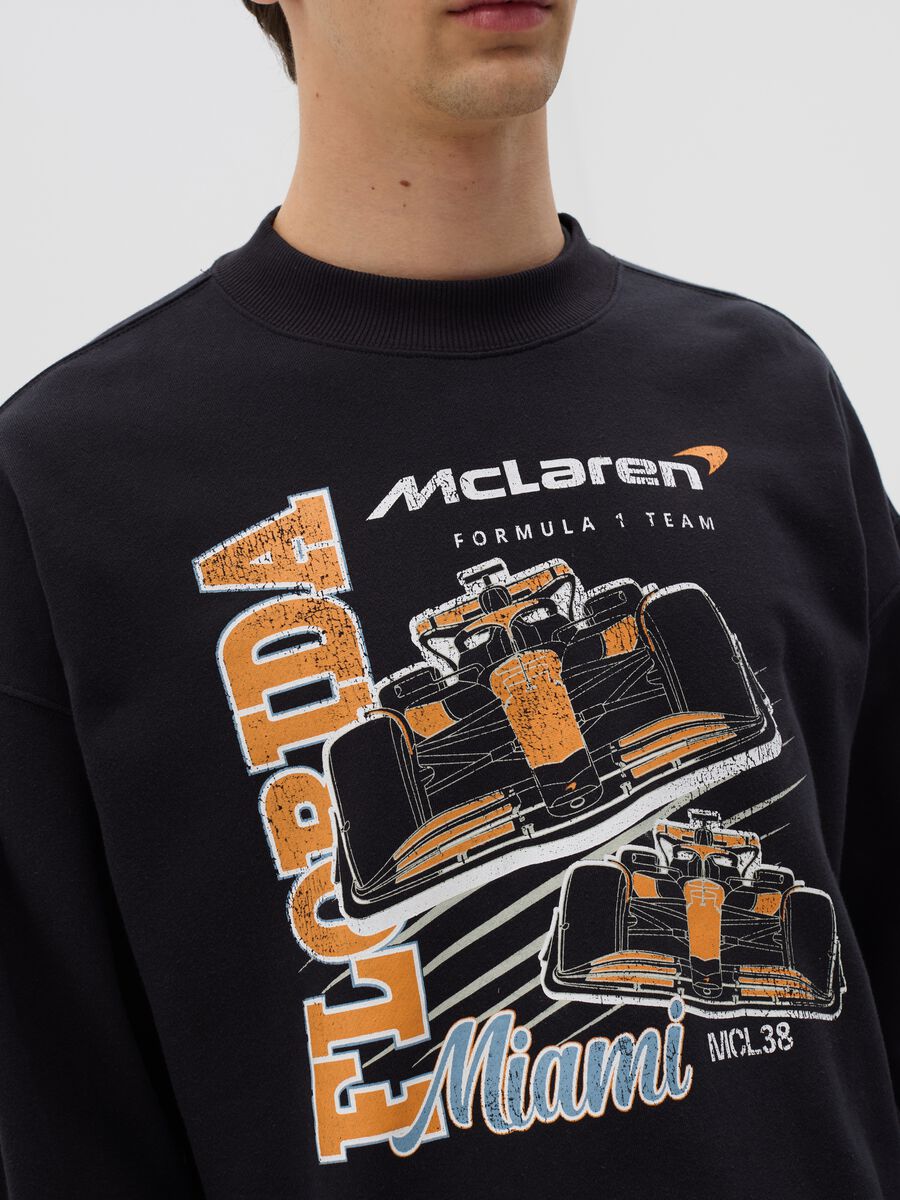 Black sweatshirt with round neck and McLaren print_2