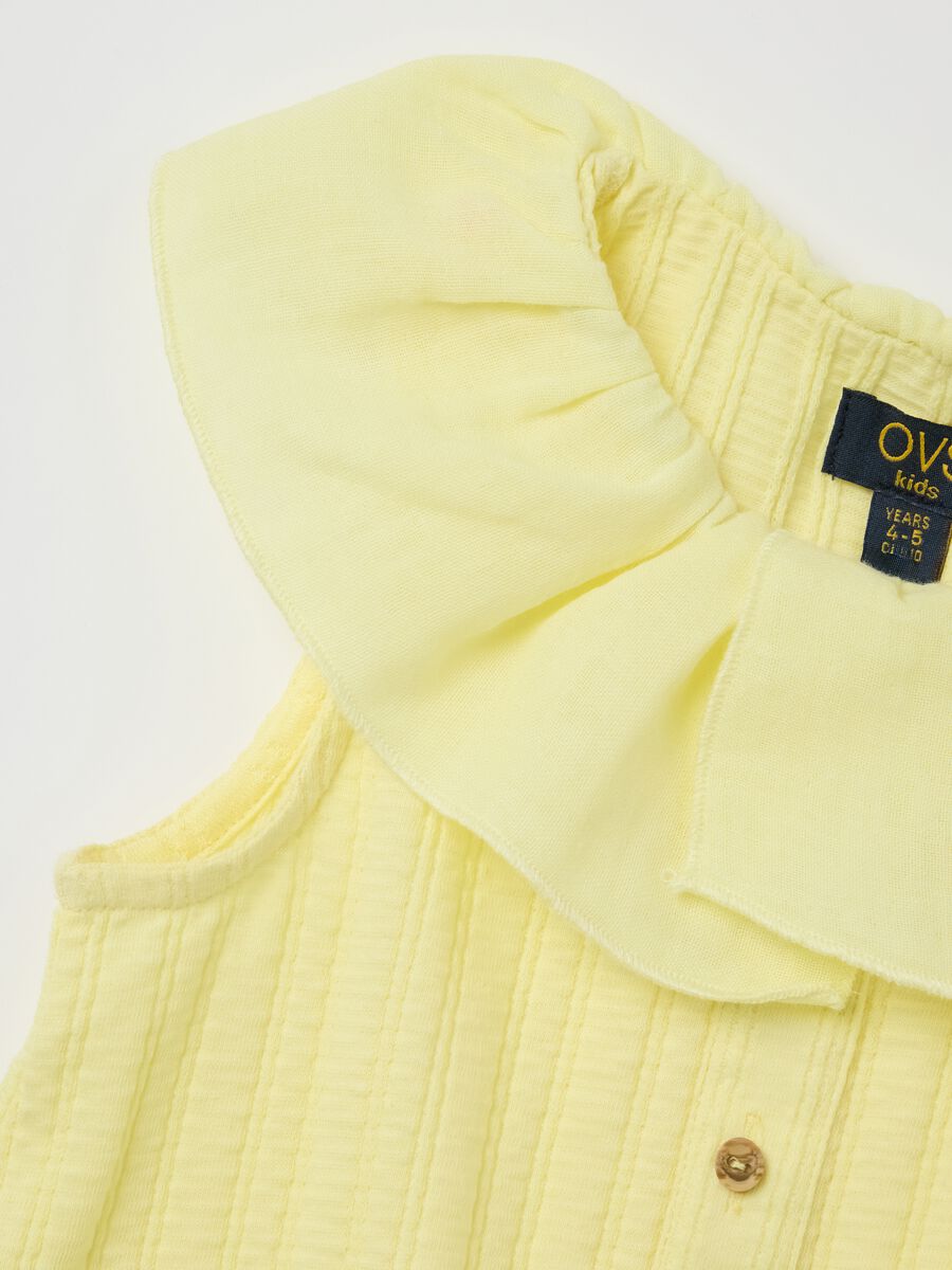 Yellow vest with collar and double flounce_2