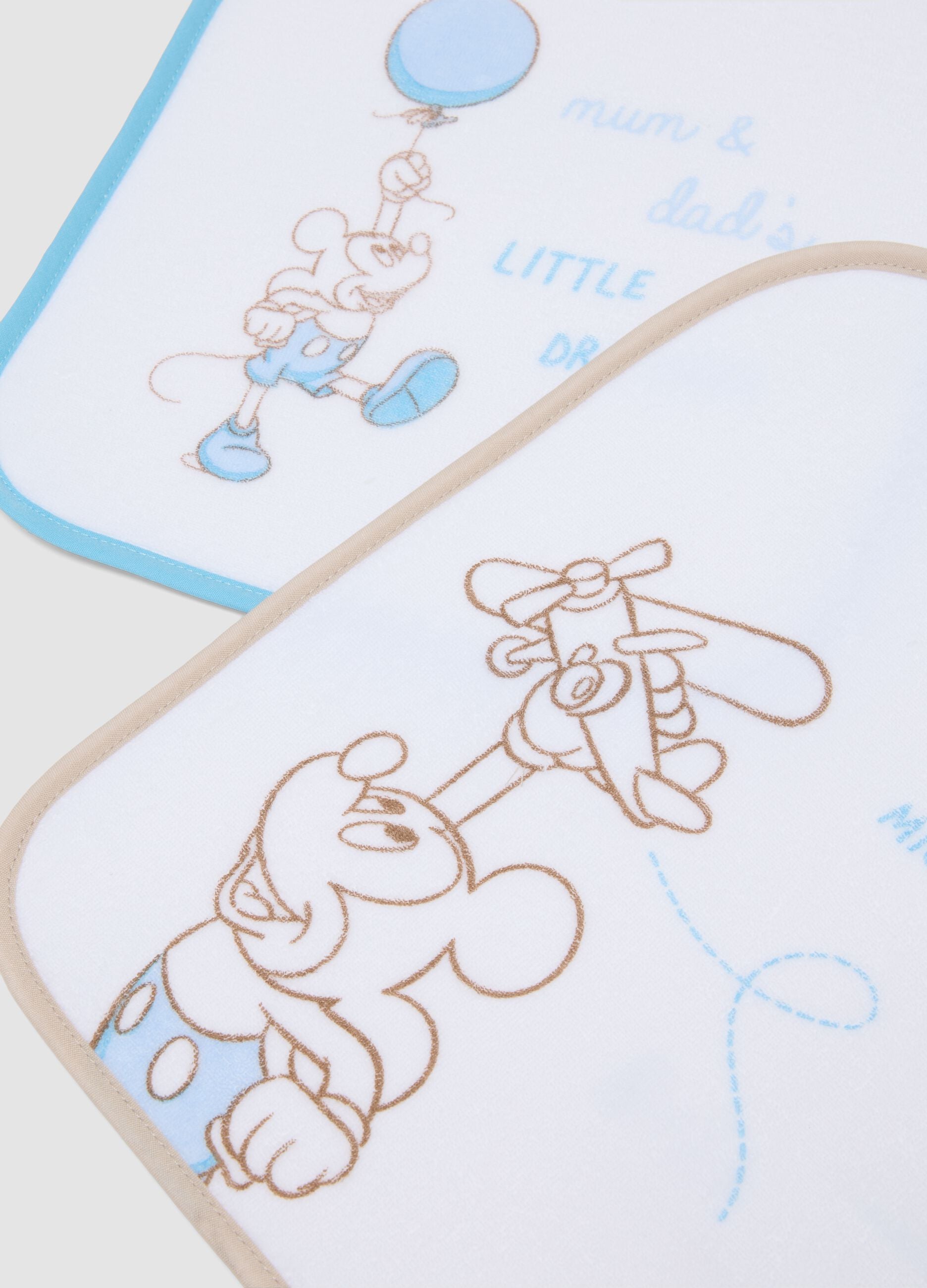 Tripack di bavaglini in cotone organico con grafiche Mickey Mouse per neonato