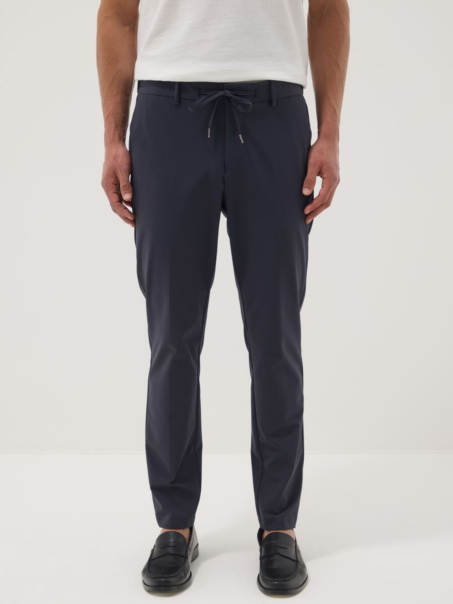 Pantaloni chino blu in tessuto elasticizzato carrot fit_2