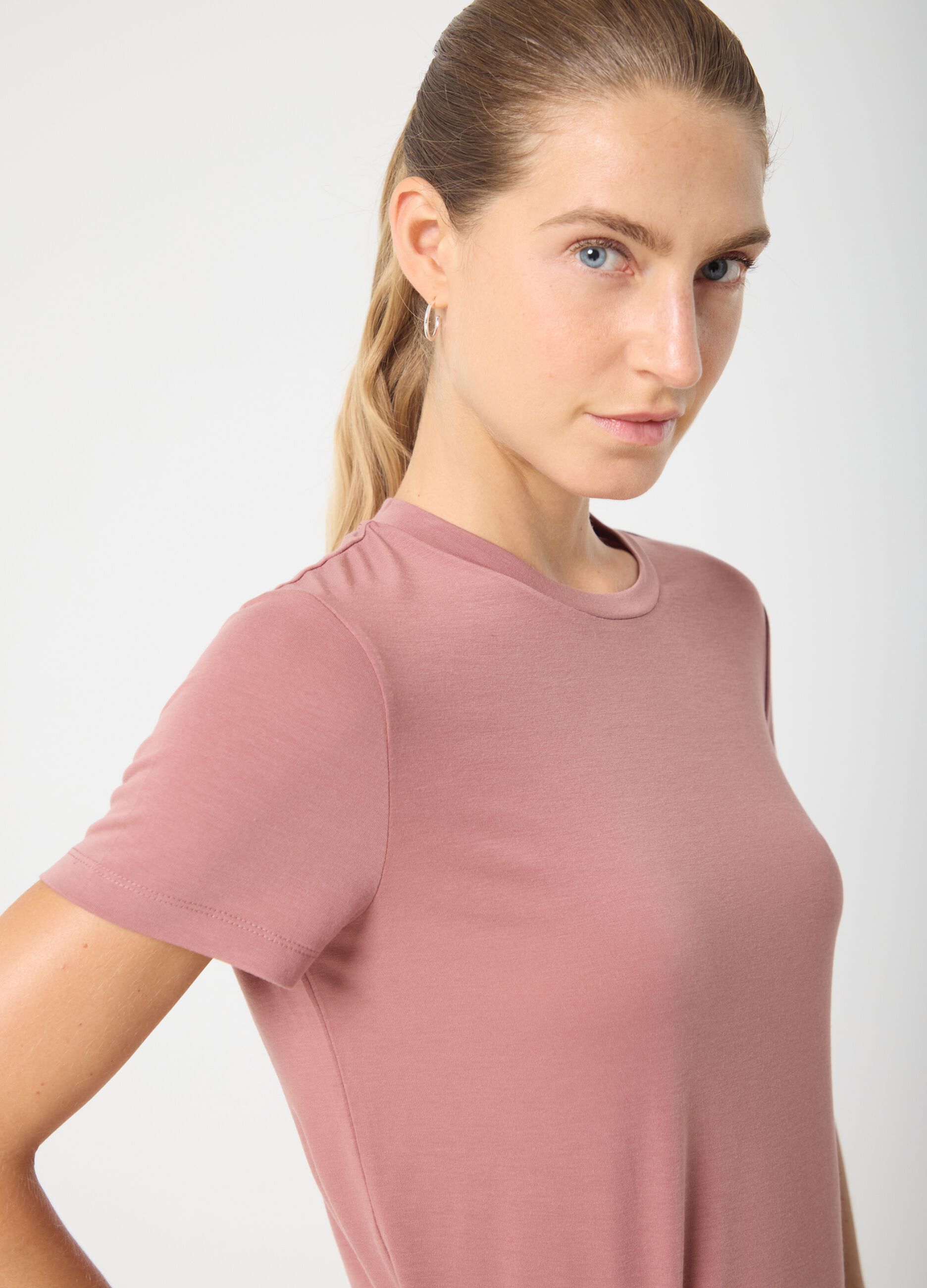 ALTAVIA STUDIO Sports T-shirt in Stretch Fabric