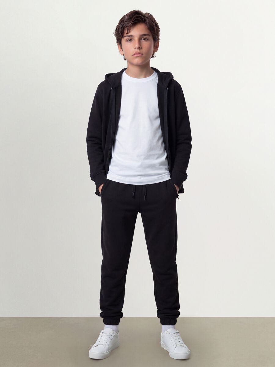Felpa nera con cappuccio in puro cotone organico regular fit per ragazzo_0