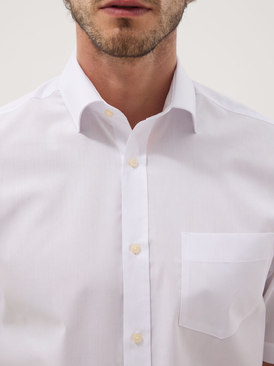 White regular-fit short-sleeve shirt with classic collar_1