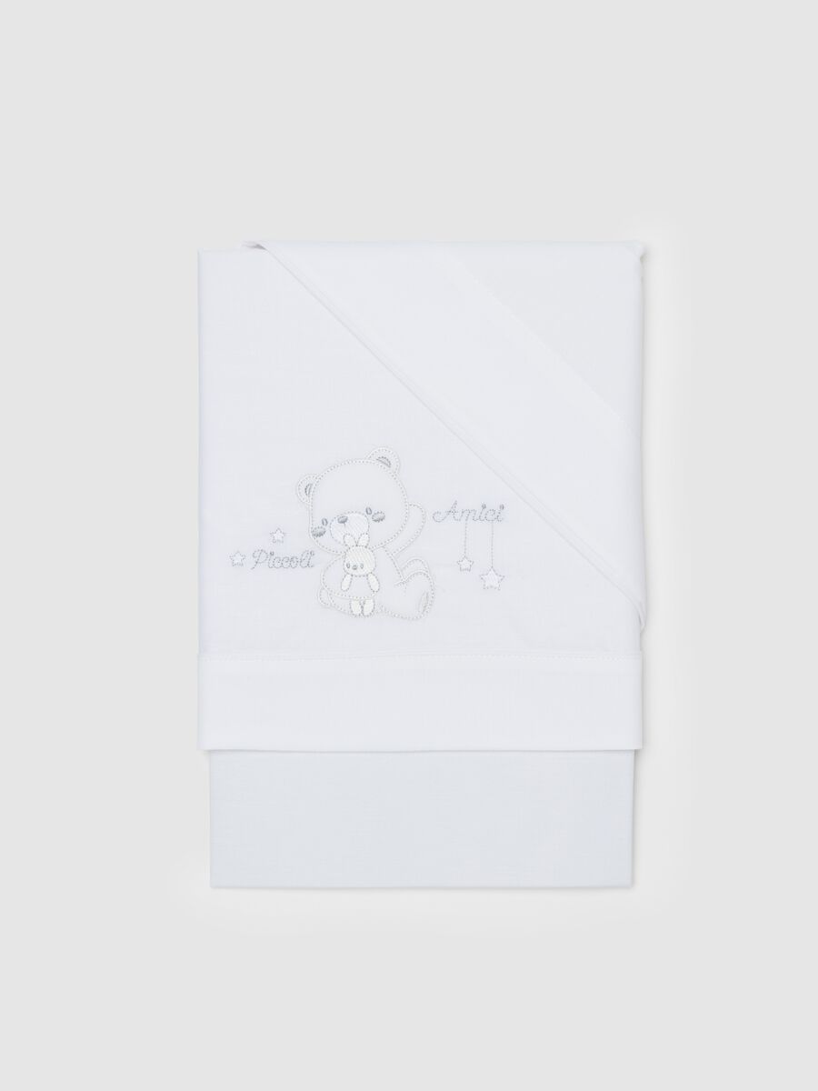 Three-piece maxi crib set with teddy bear embroidery_0
