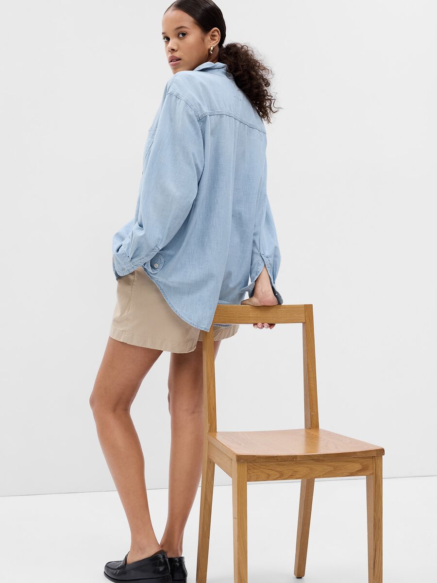 Camicia oversize in denim con tasche_2