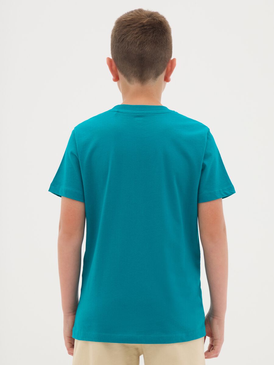T-shirt blu in cotone bio con stampa lettering_1