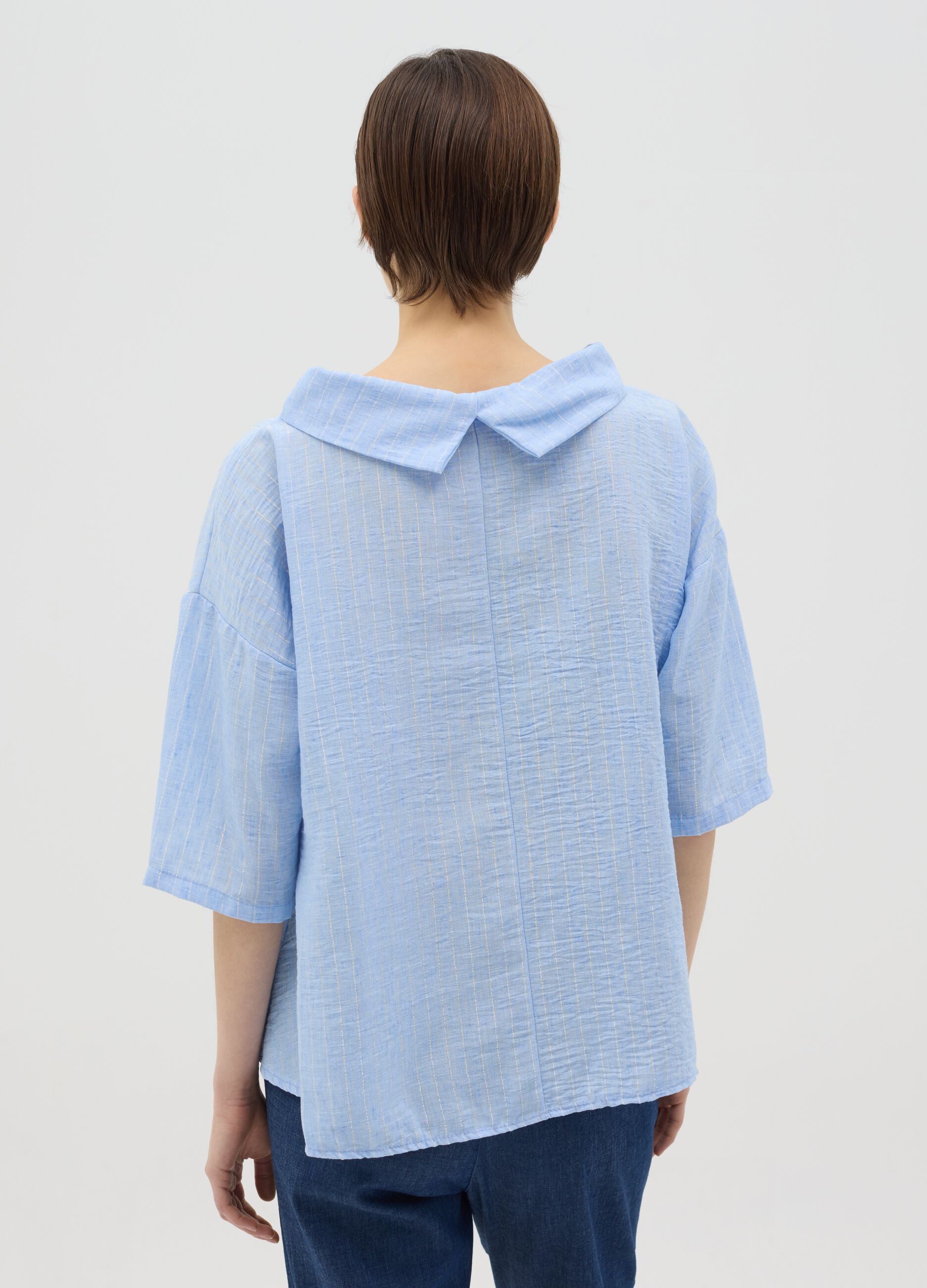 Maglia gessata in lurex collo ad anello azzurra