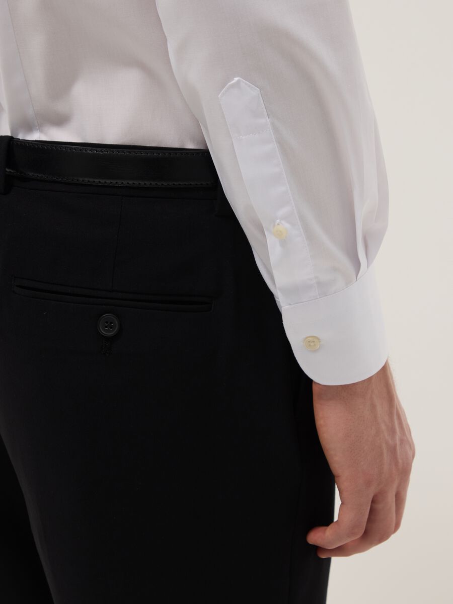 White slim-fit shirt with button-down collar_3