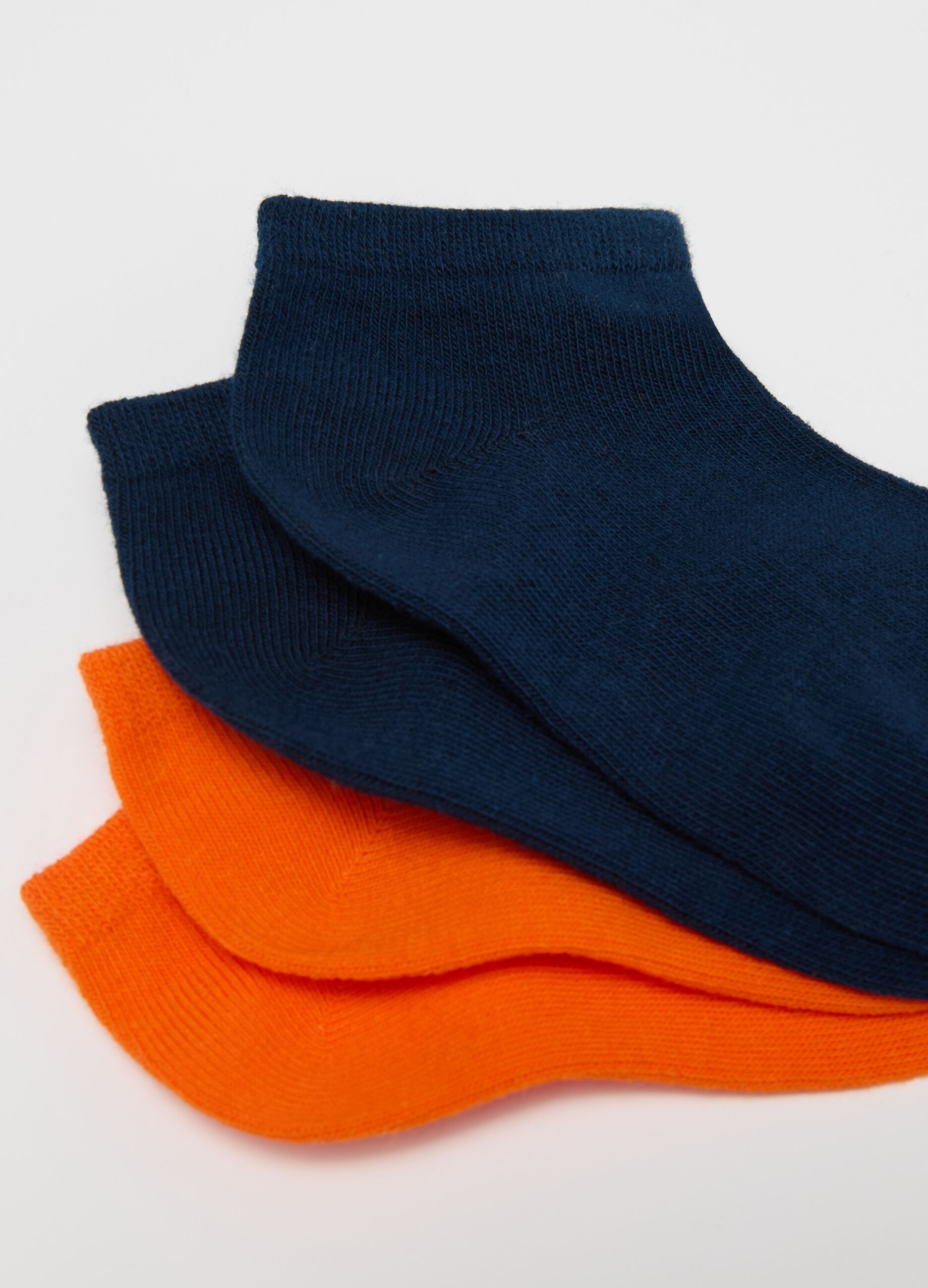 Five-pair pack shoe liners with balls and stripes design