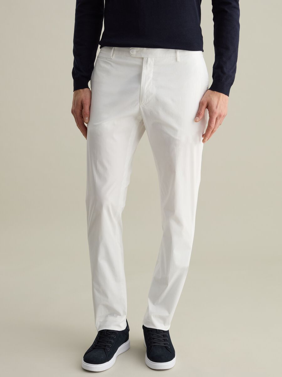Contemporary slim-fit trousers in stretch cotton_1