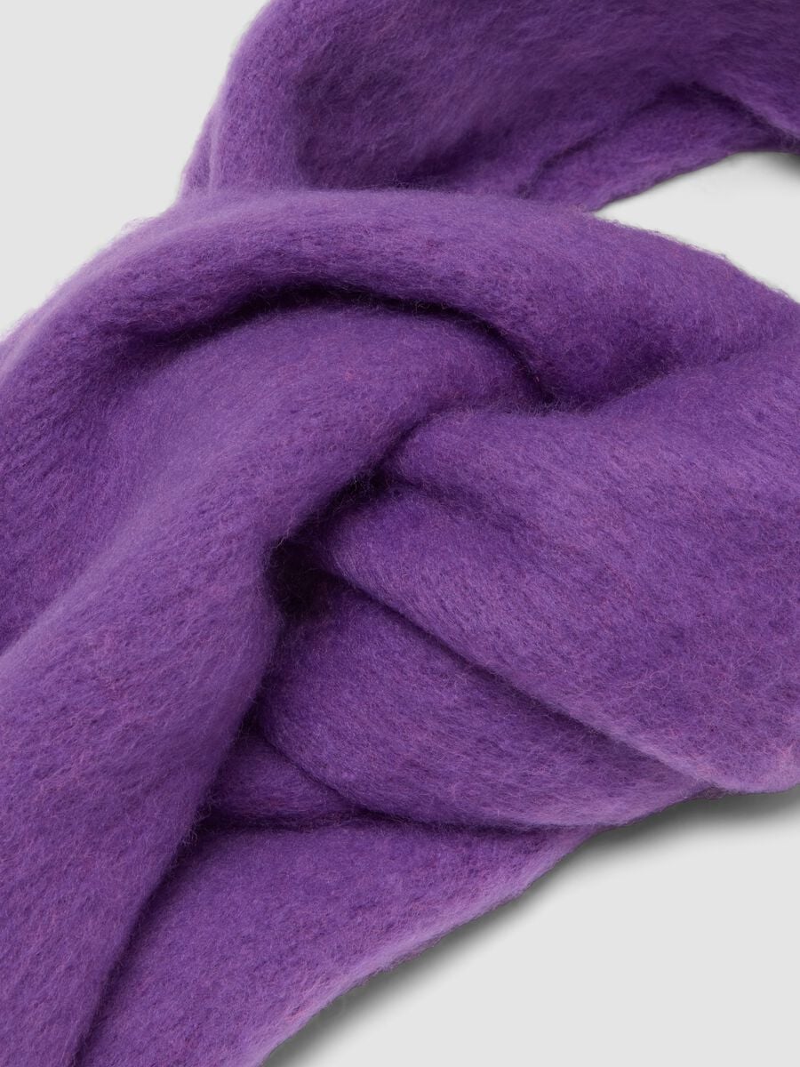 Sciarpa viola in misto lana con frange_2