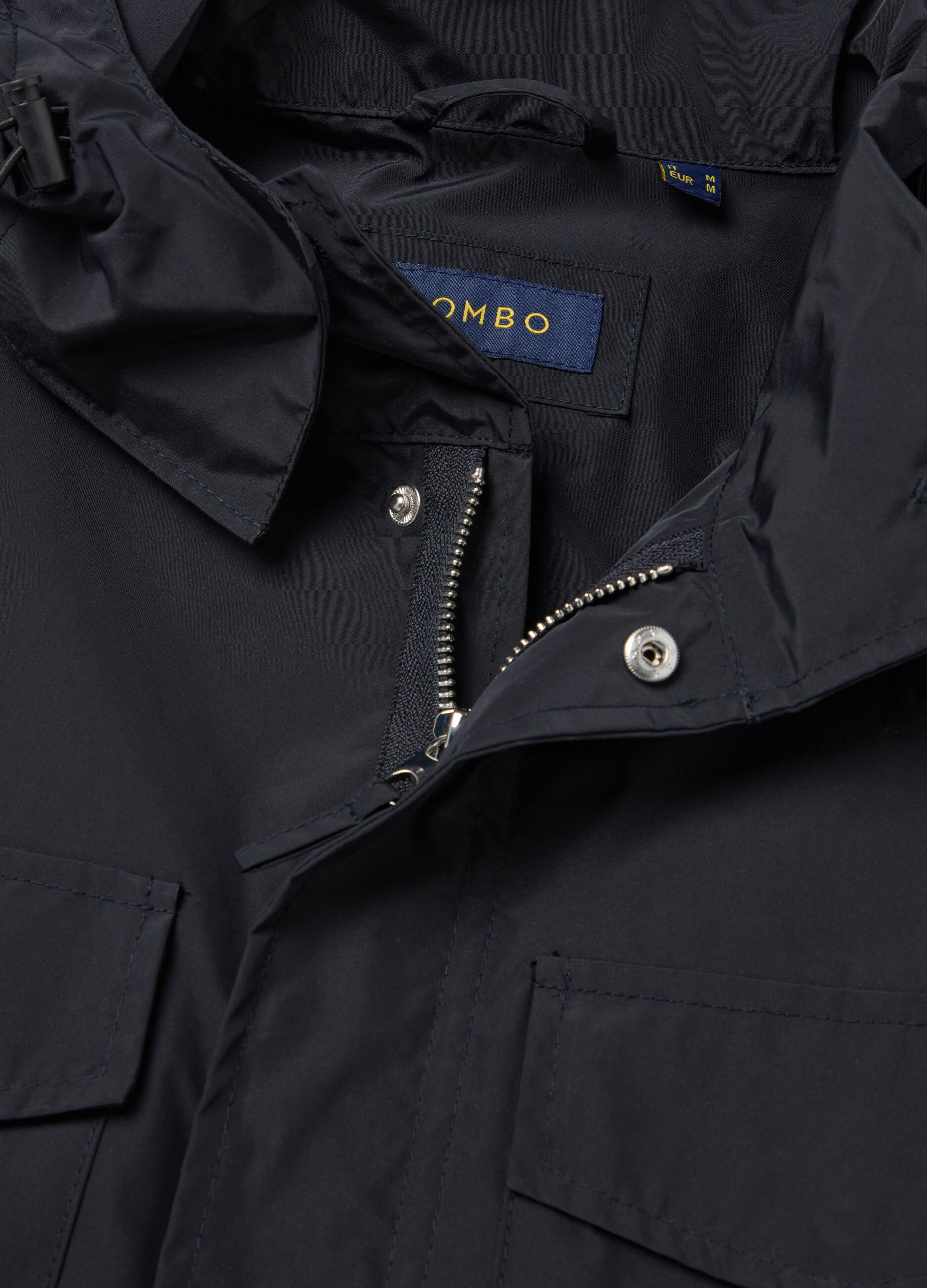 Short jacket with hood and pockets