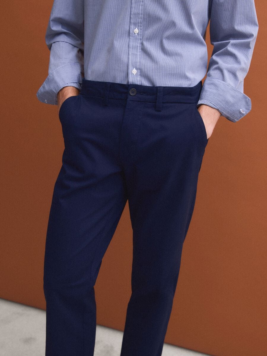 Pantaloni chino blu in twill di cotone elasticizzato regular fit_3