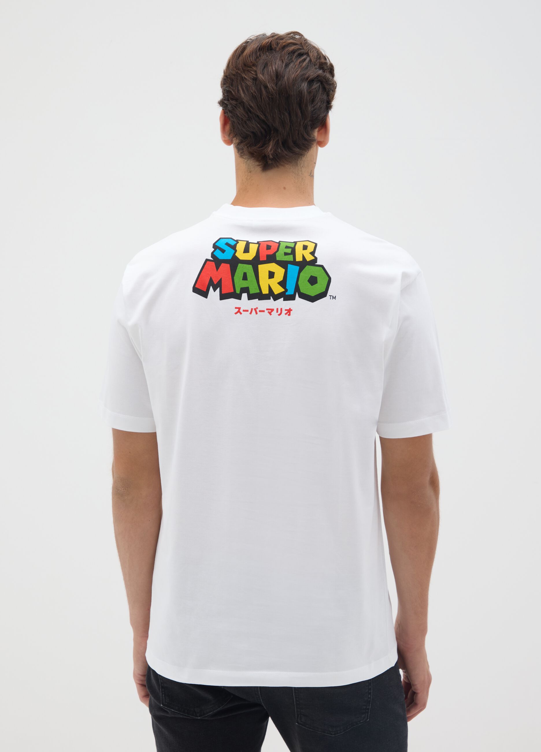 Relaxed fit white pure cotton t-shirt featuring Super Mario