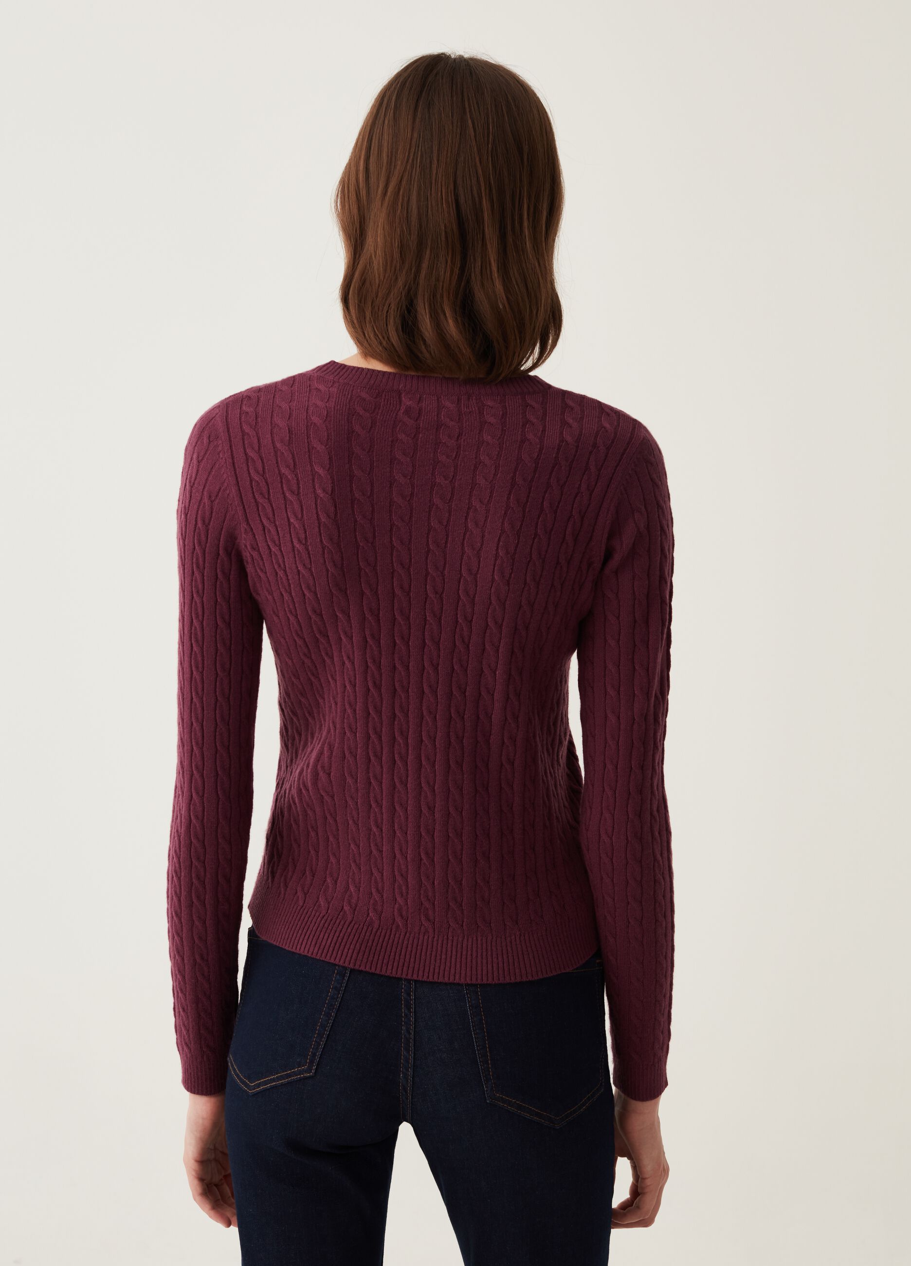 Pullover girocollo con lavorazione a coste_2