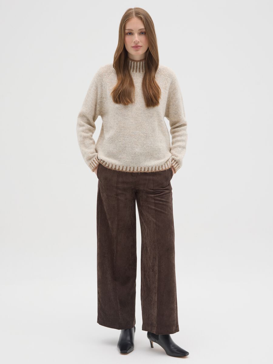 Pantaloni marroni regular fit a coste_0