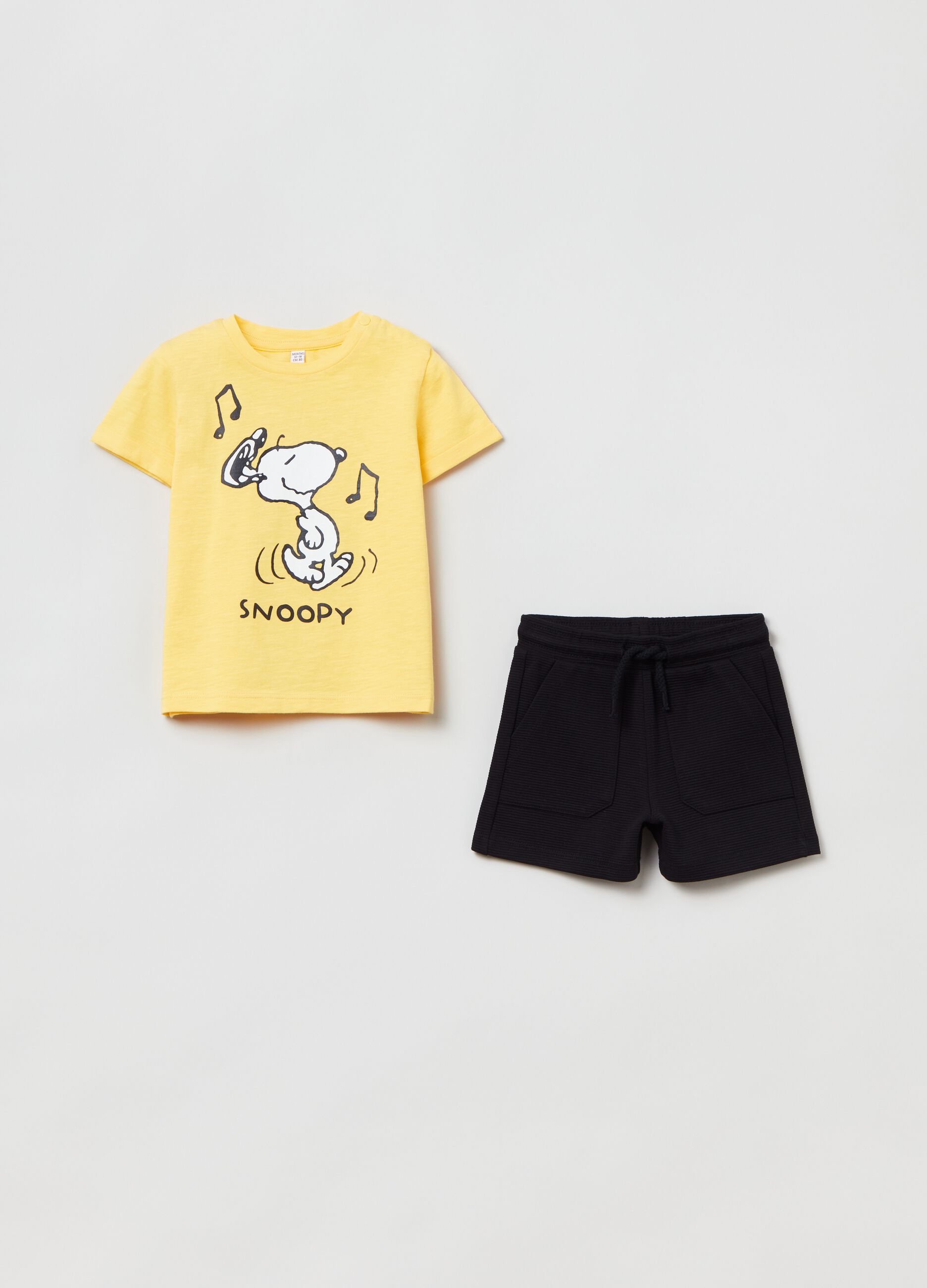 T-shirt and shorts jogging set with Snoopy print