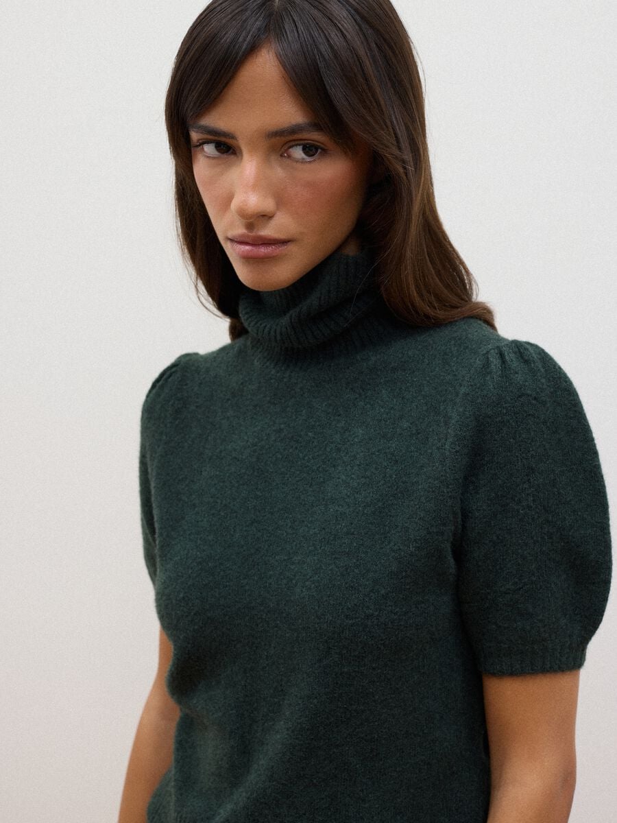 Maglia verde dolcevita in viscosa elasticizzata_0
