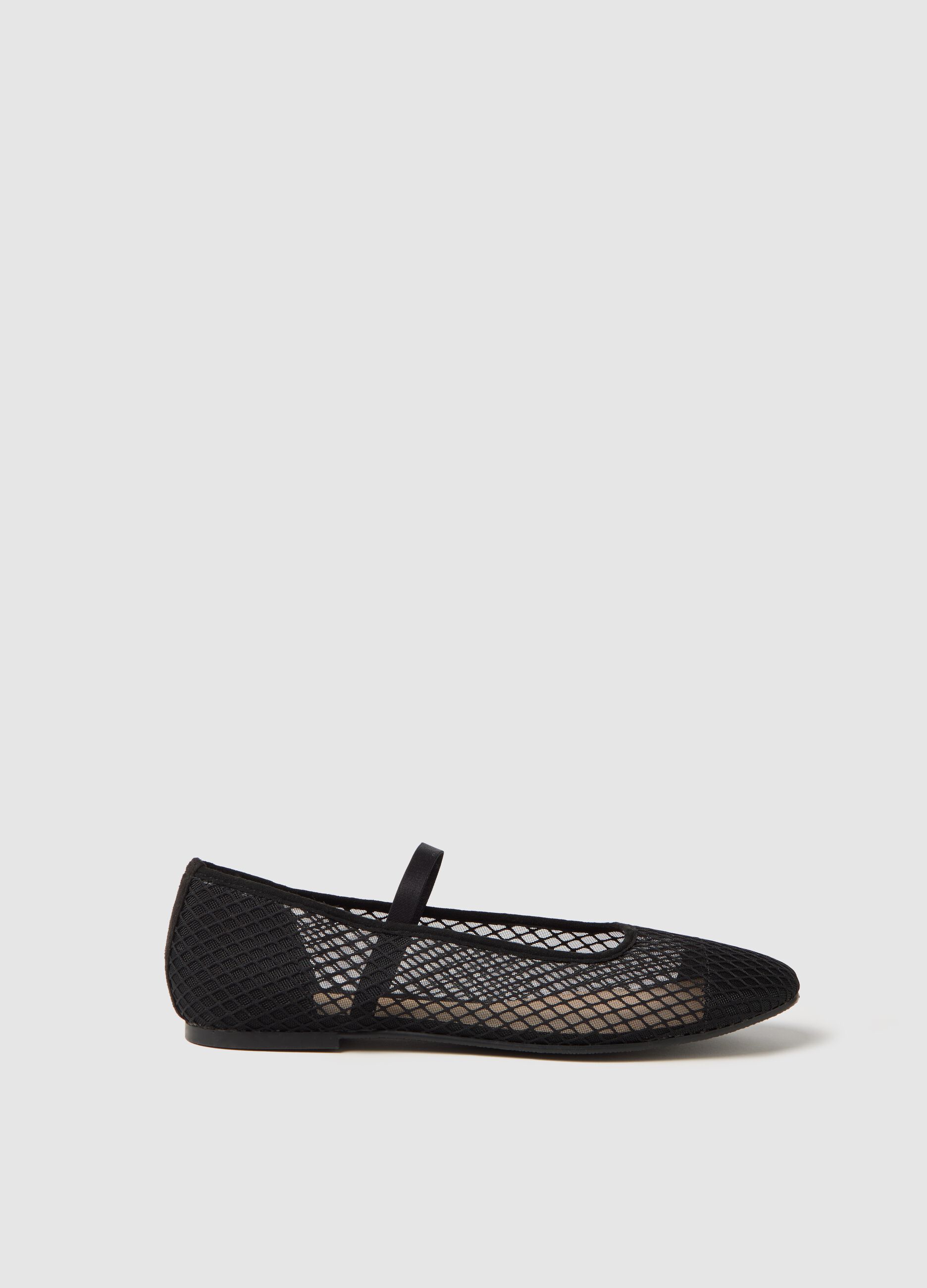 Black ballerina flats in mesh with strap