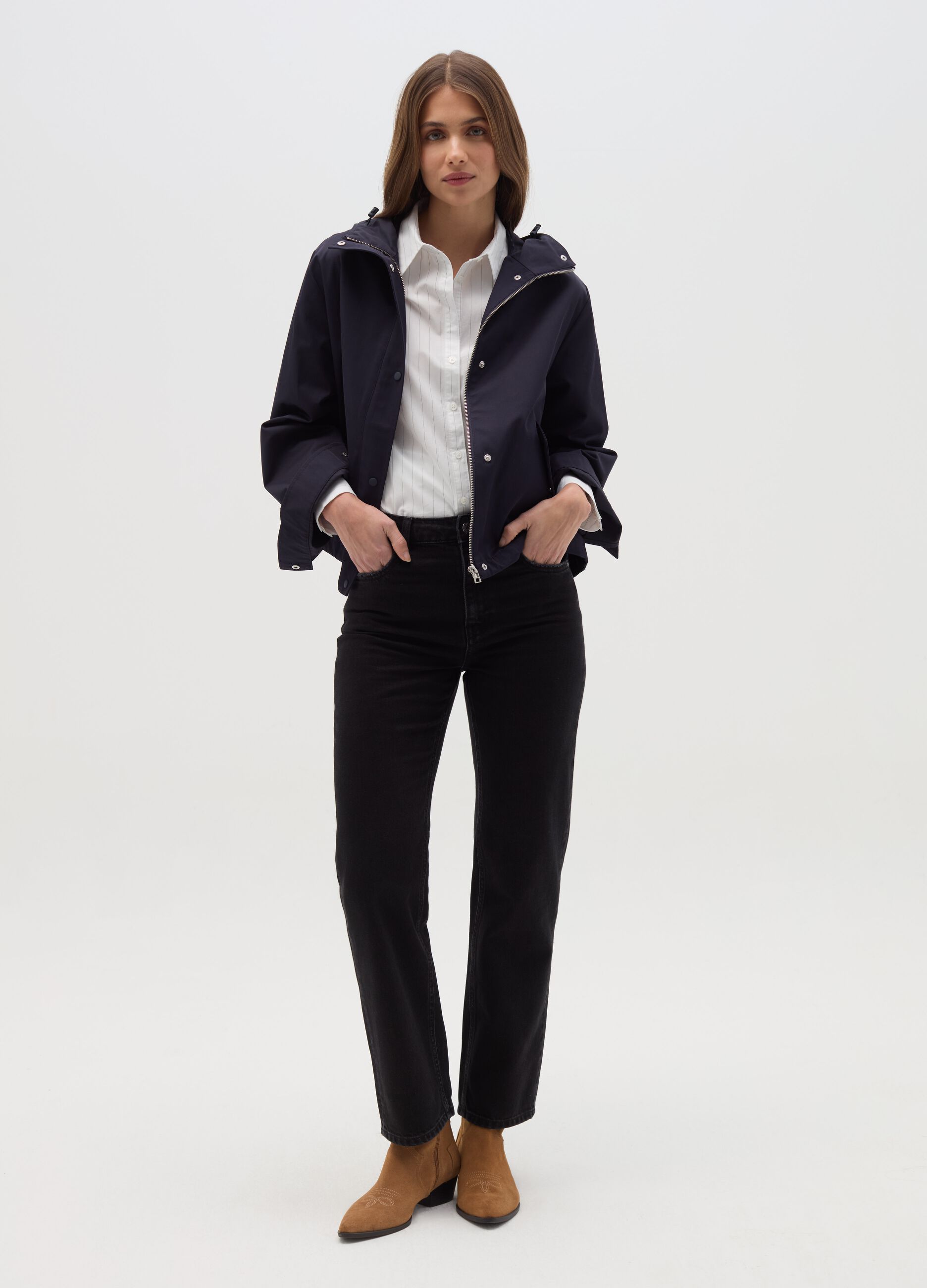 Short jacket with hood