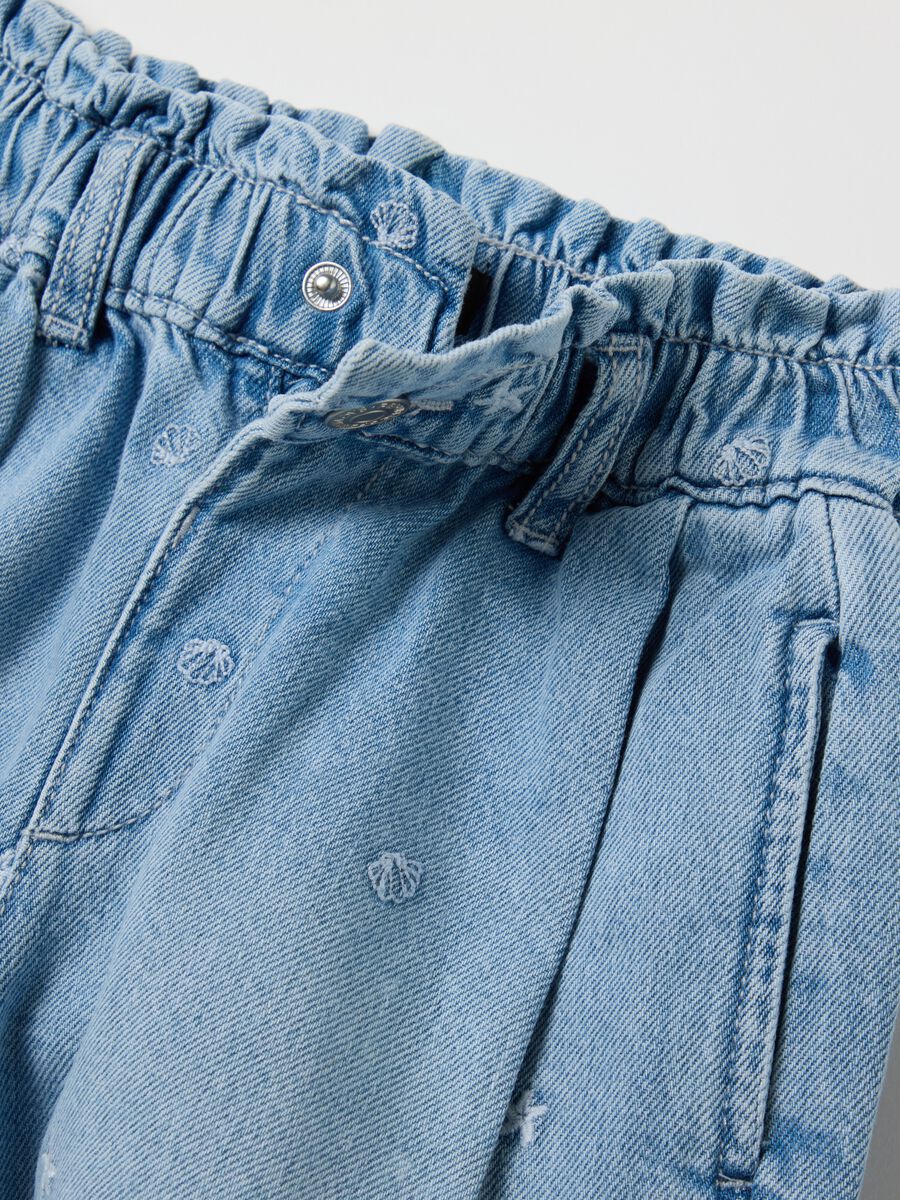 Denim shorts in cotton with embroidery_2