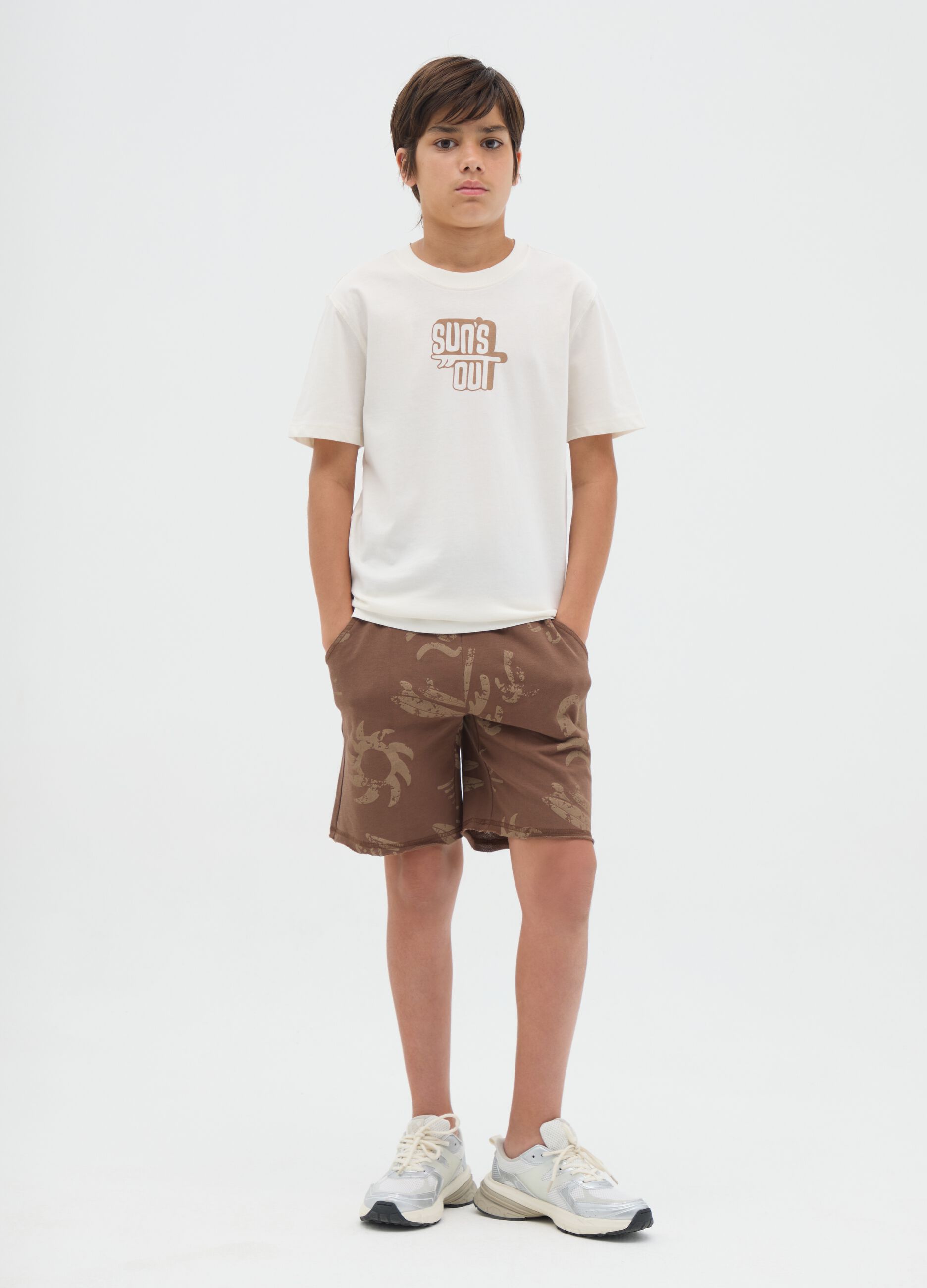 Brown boys' cotton shorts with regular fit print