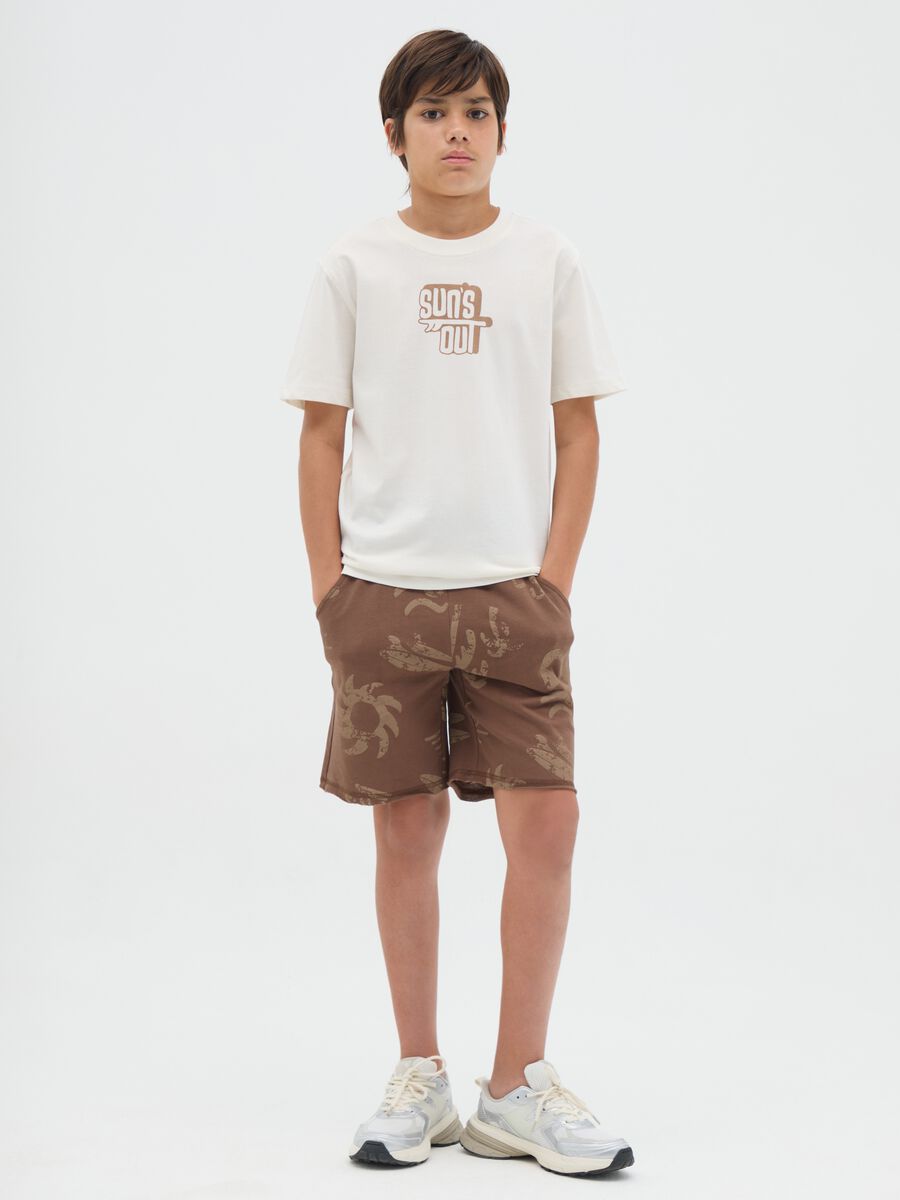 Bermuda da ragazzo in puro cotone marroni con stampa regular fit_0