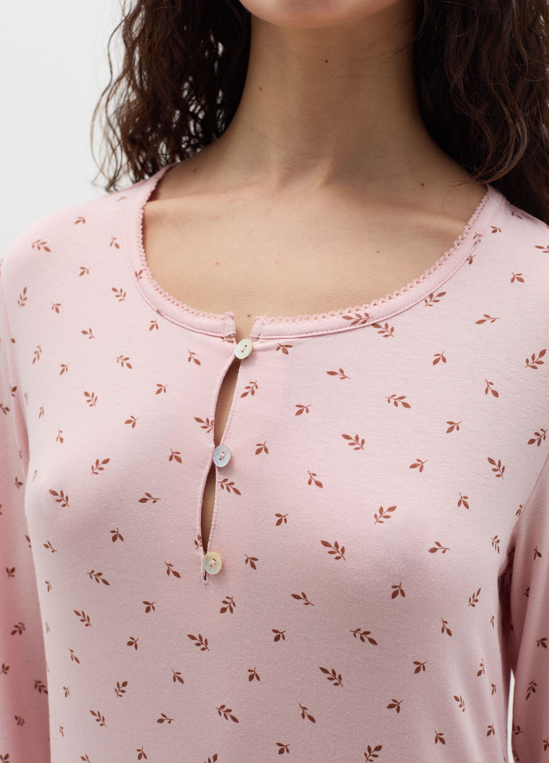 Camicia da notte con scollo serafino