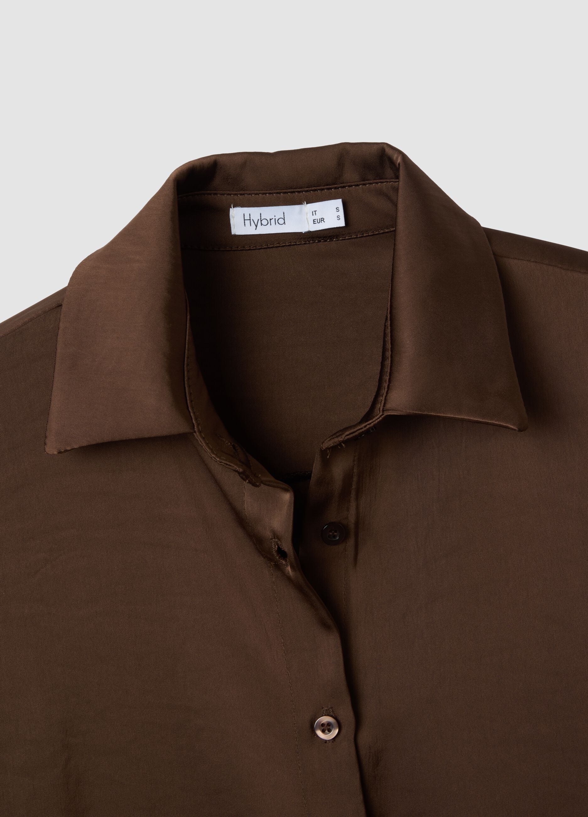 Camicia marrone regular fit con colletto classico