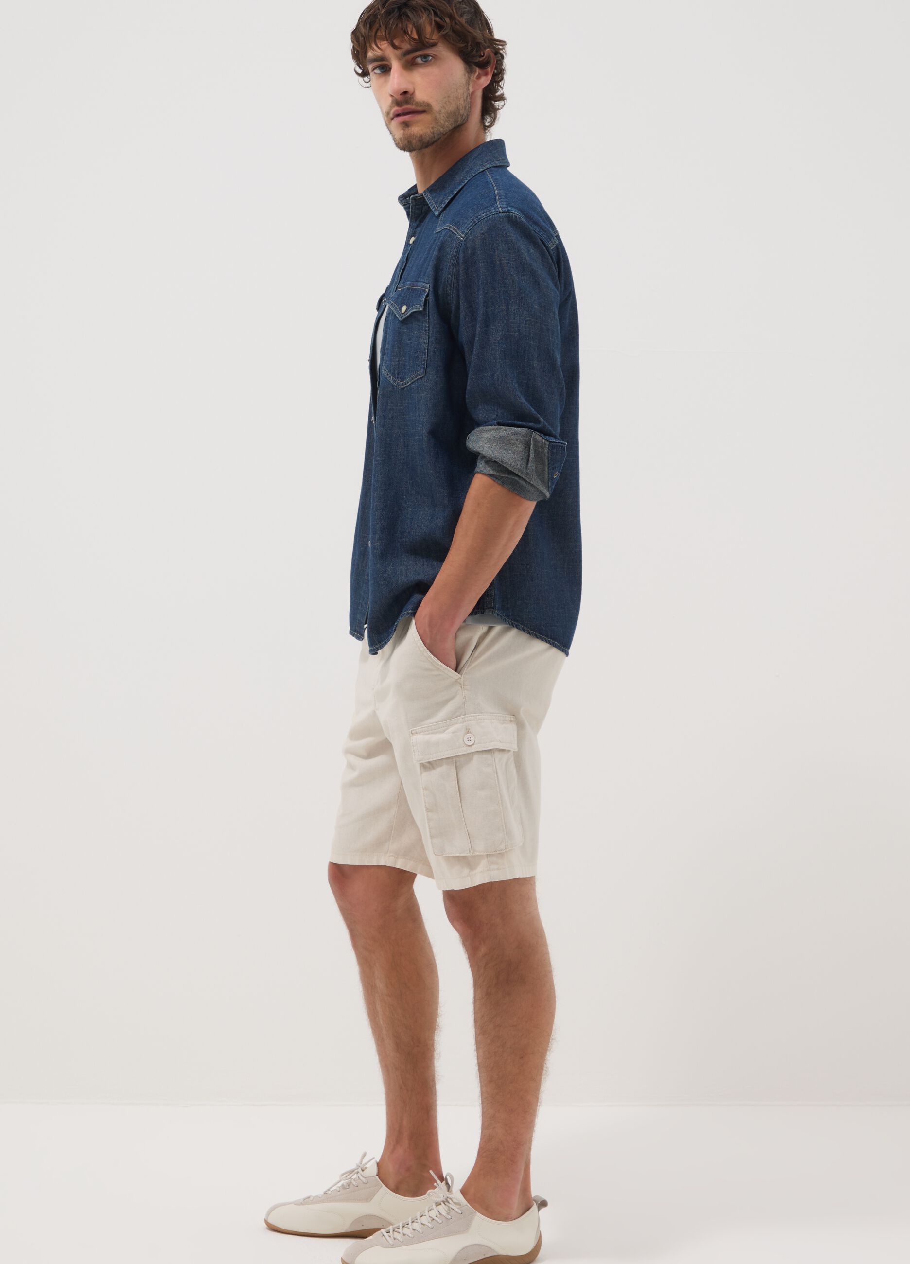 Beige cargo bermuda shorts in a linen and cotton blend