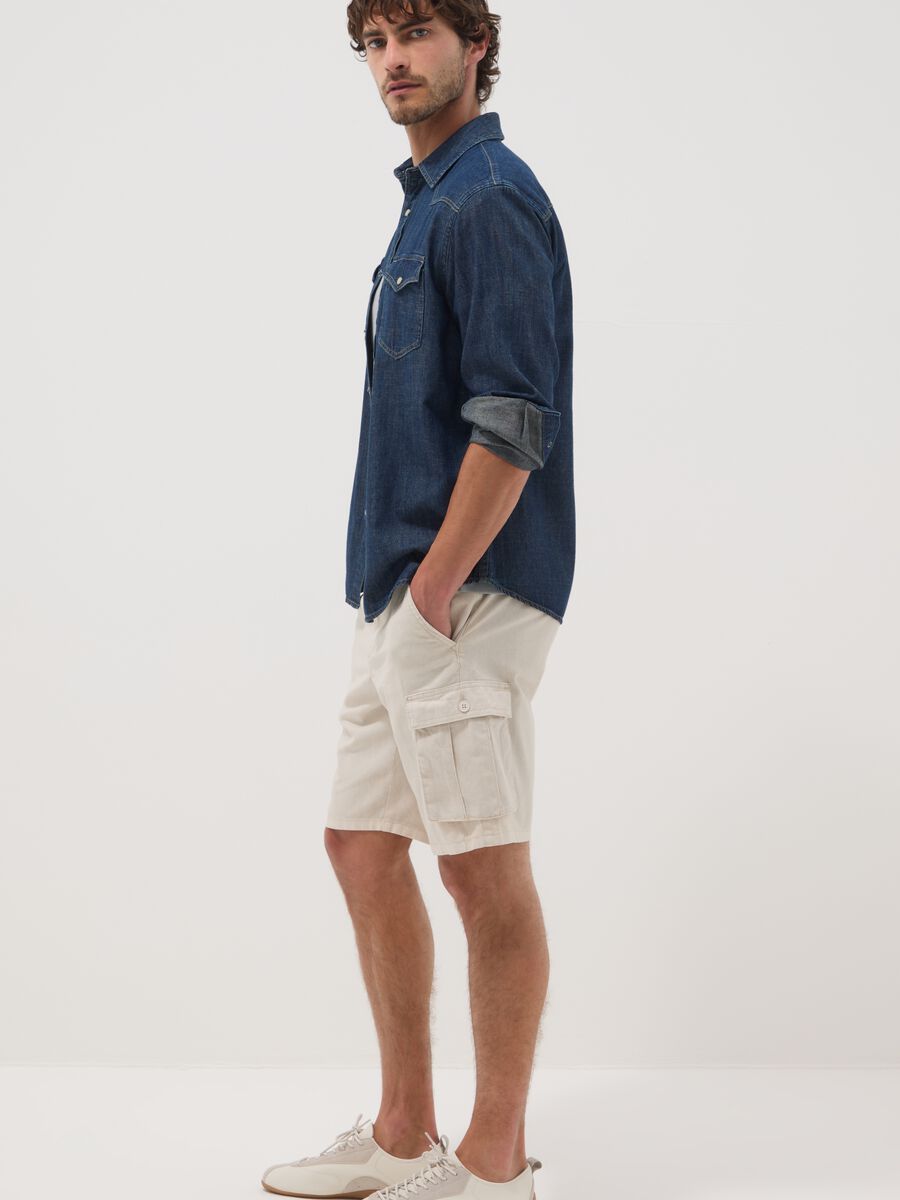 Beige cargo bermuda shorts in a linen and cotton blend_0