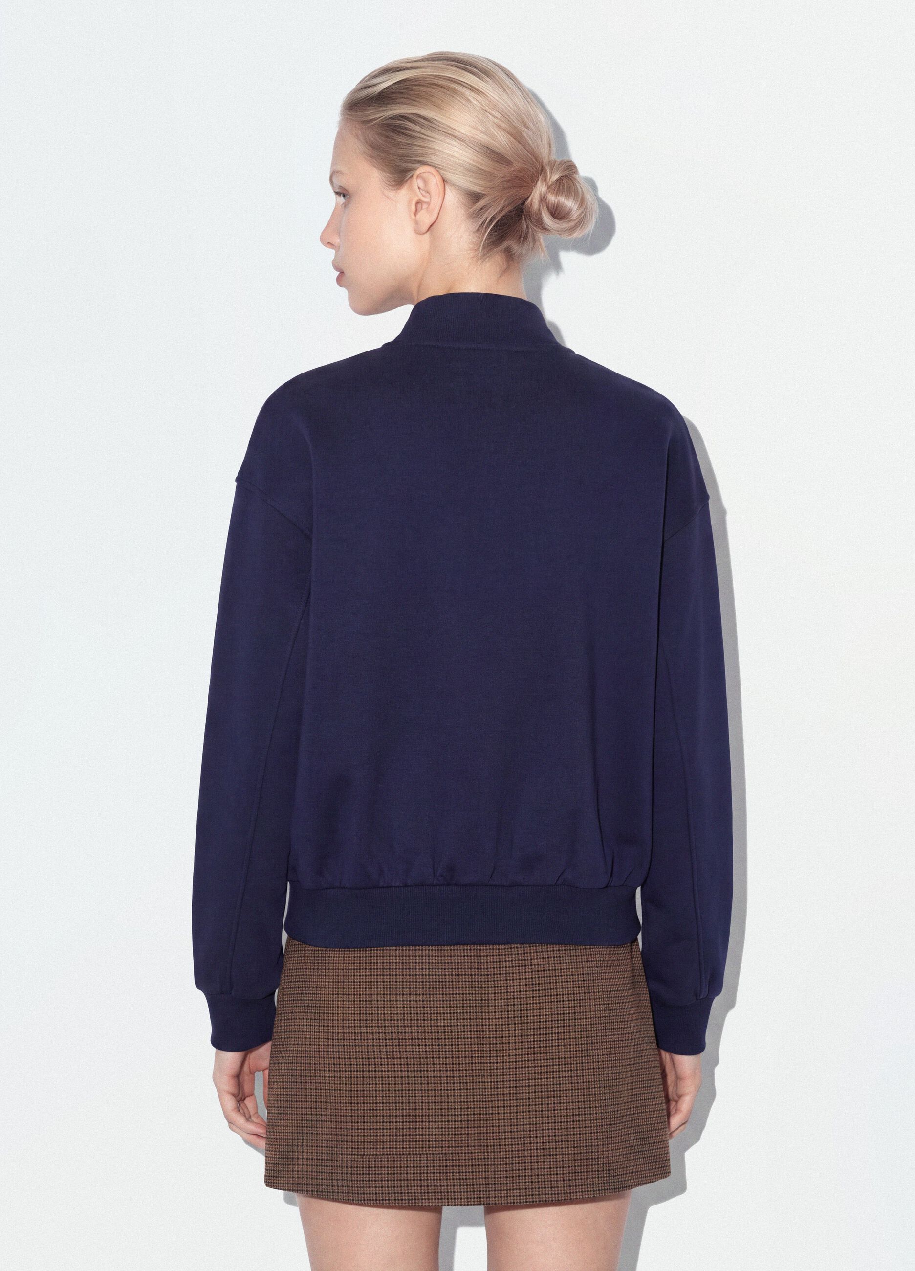 Blue half‑zip cotton‑blend sweatshirt with front lettering, regular fit