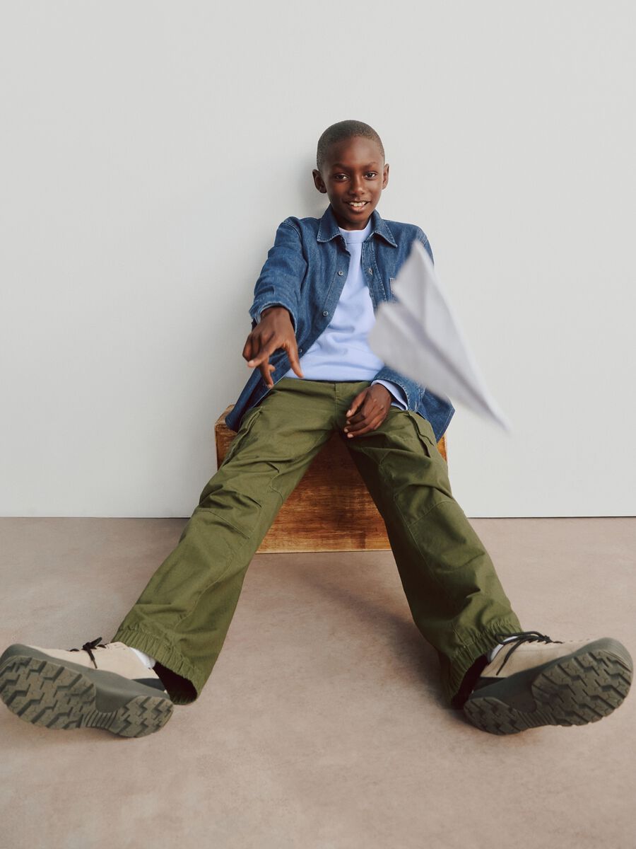 Green cargo trousers for boys_3