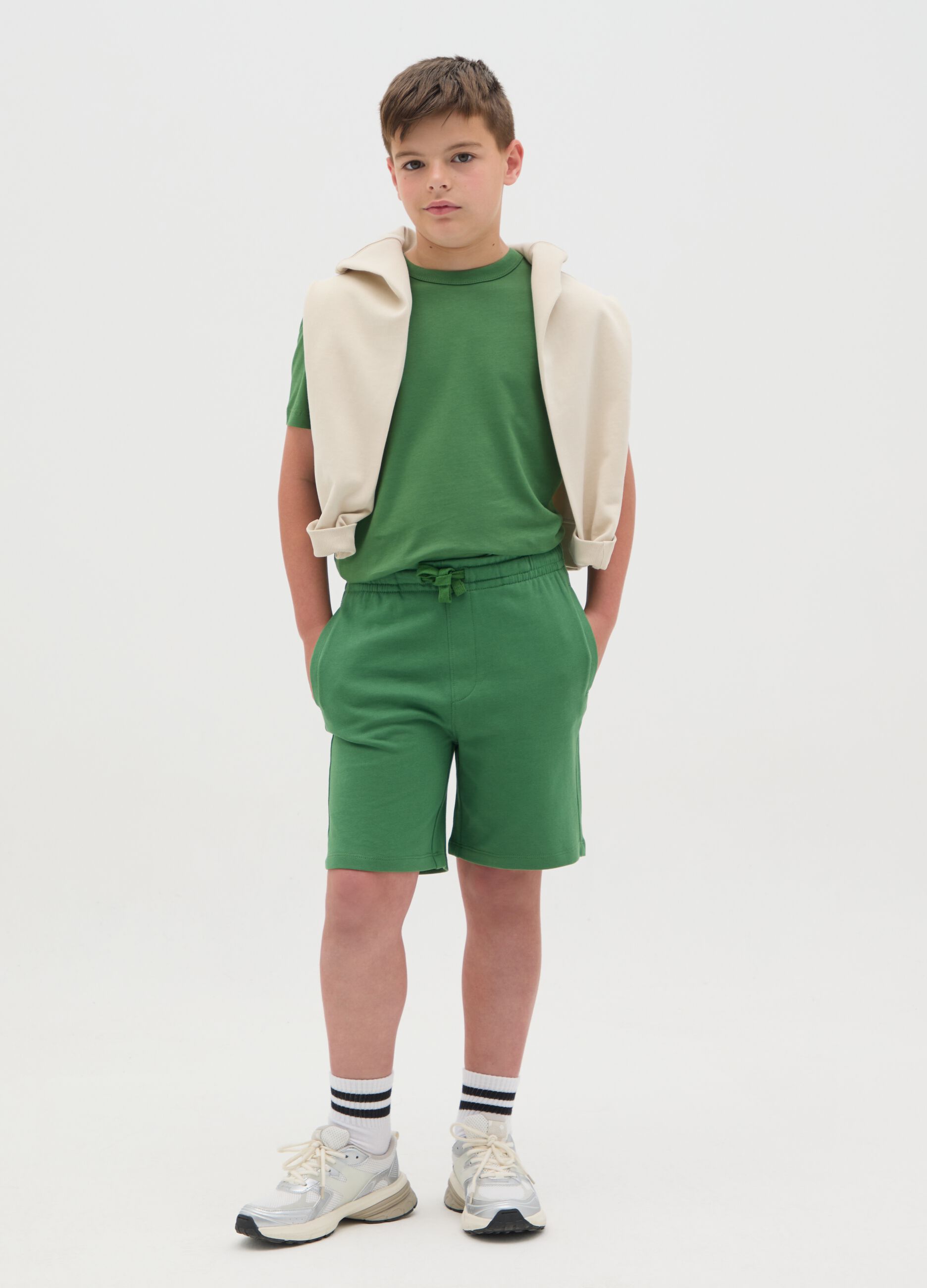 Pantaloni corti da ragazzo in puro cotone verde regular fit