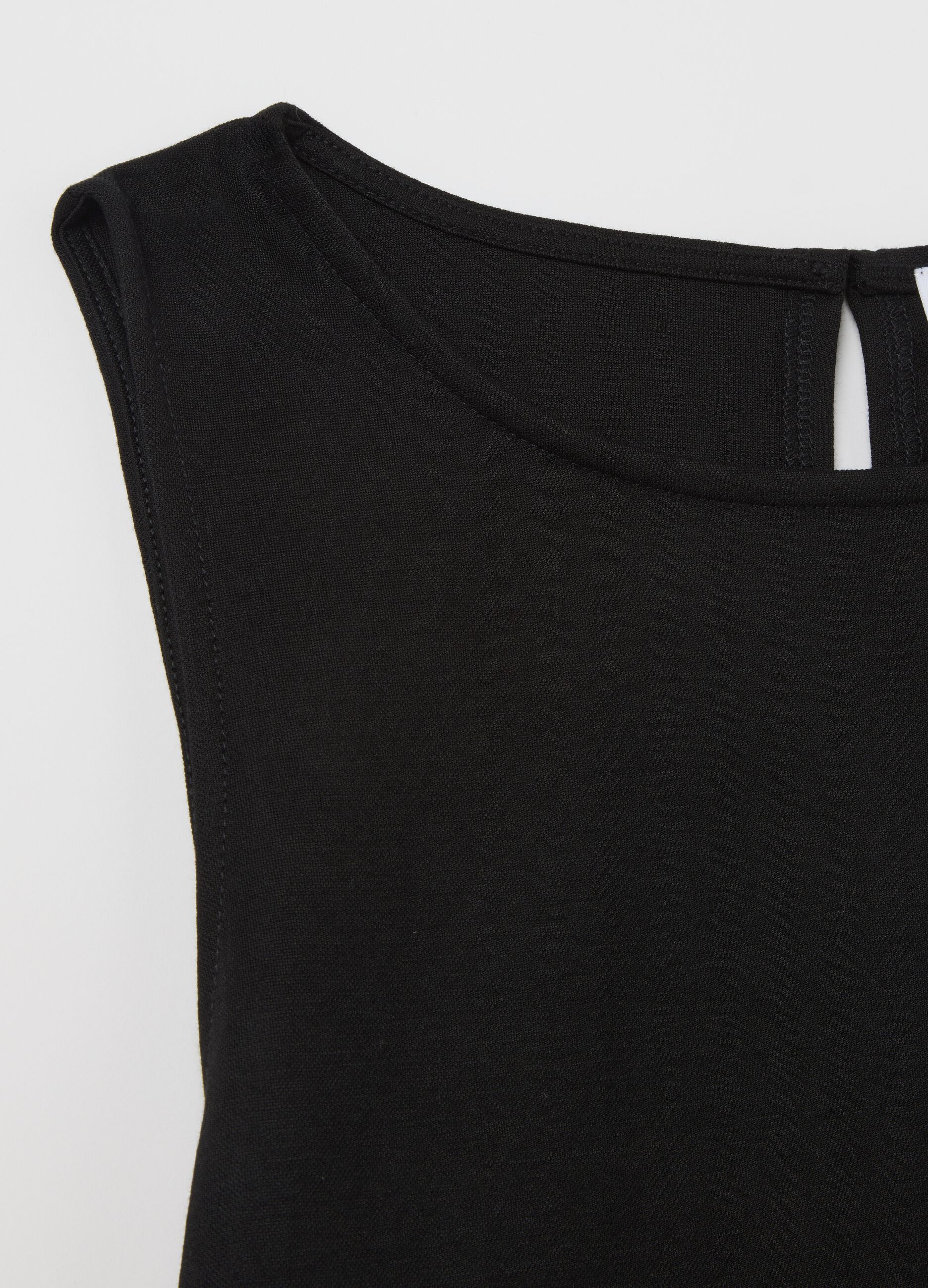 Women’s cropped vest top in viscose blend with regular fit.