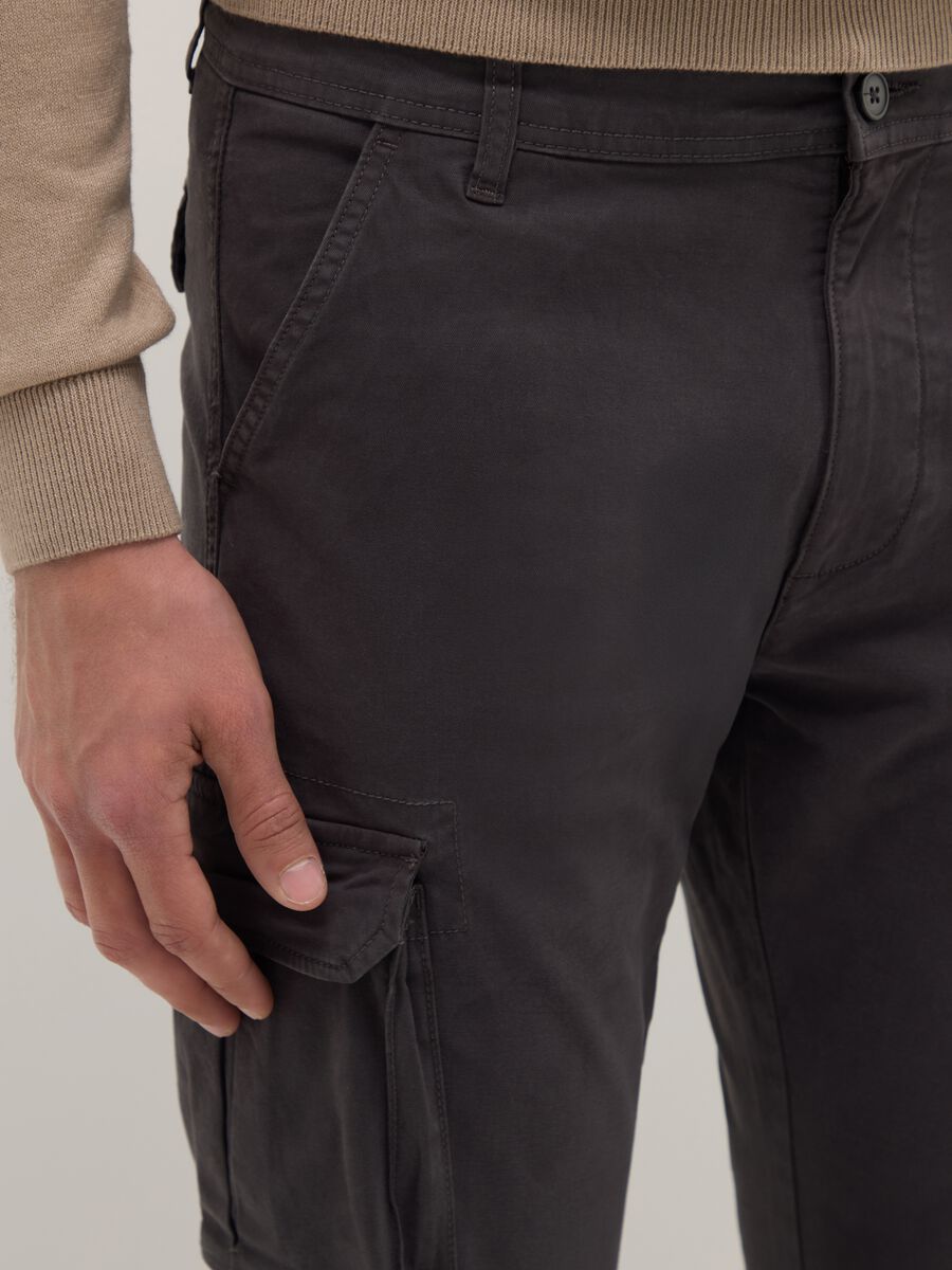 Pantaloni cargo grigi in cotone elasticizzato slim fit_3