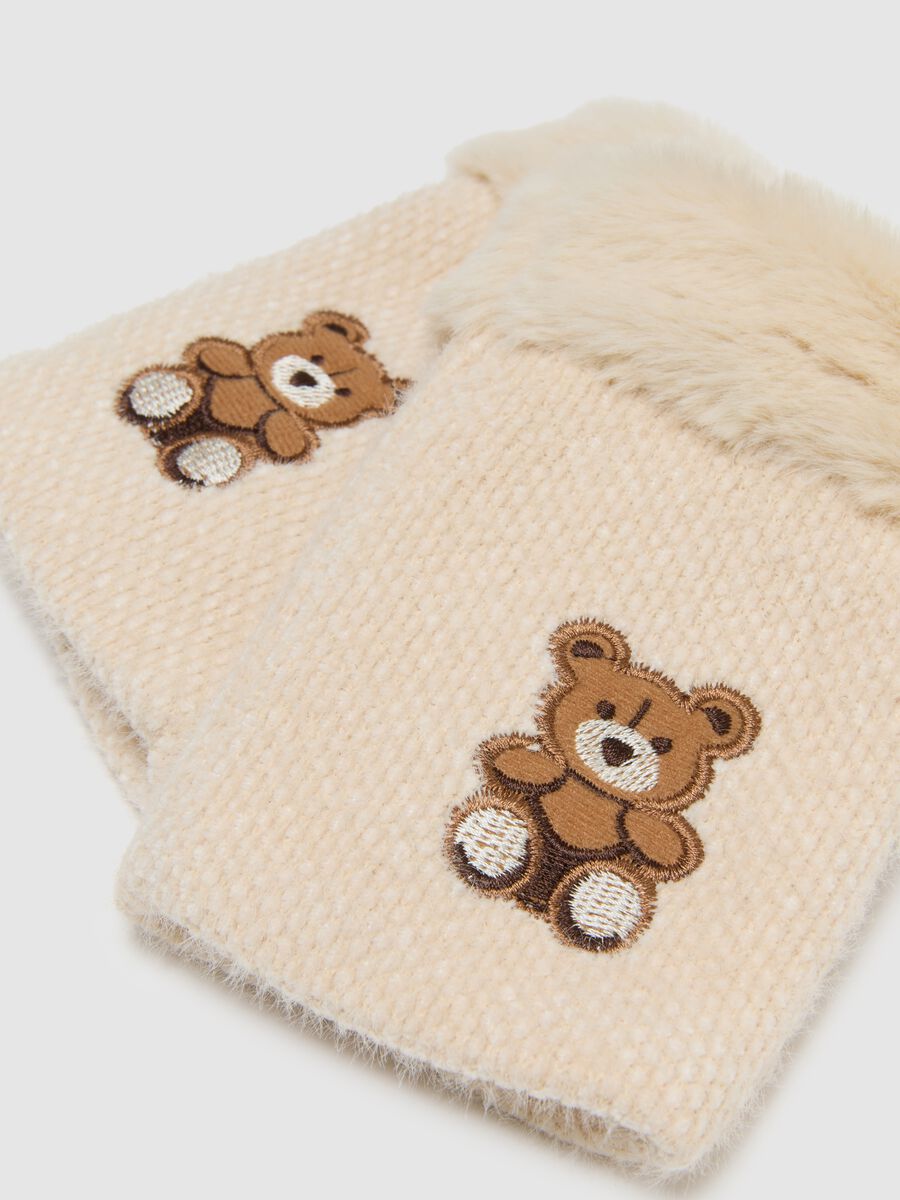 Beige gloves with embroidery_2