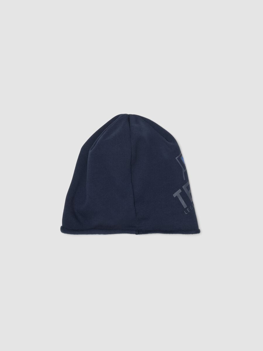 Cappello blu in cotone organico elasticizzato jersey con stampa per bambino_1