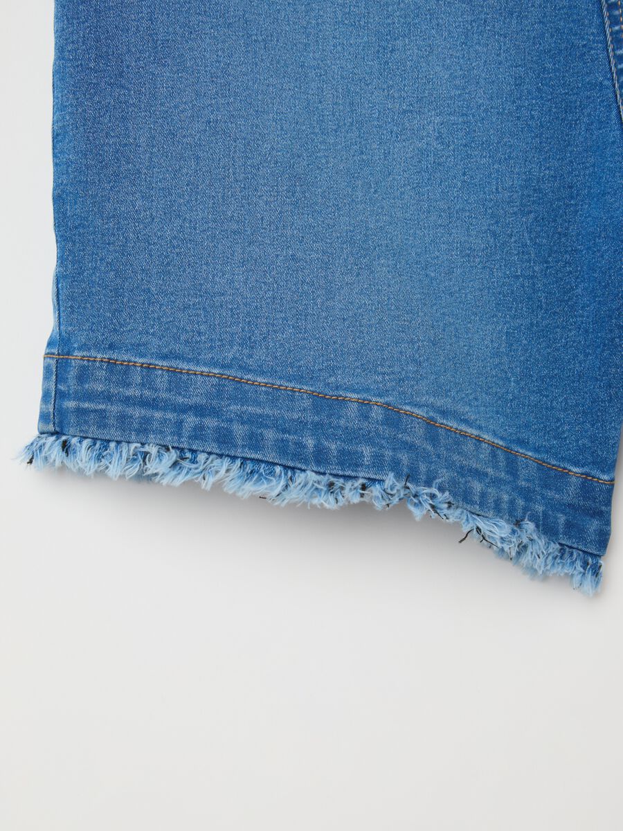 Fringed maternity shorts in denim_5