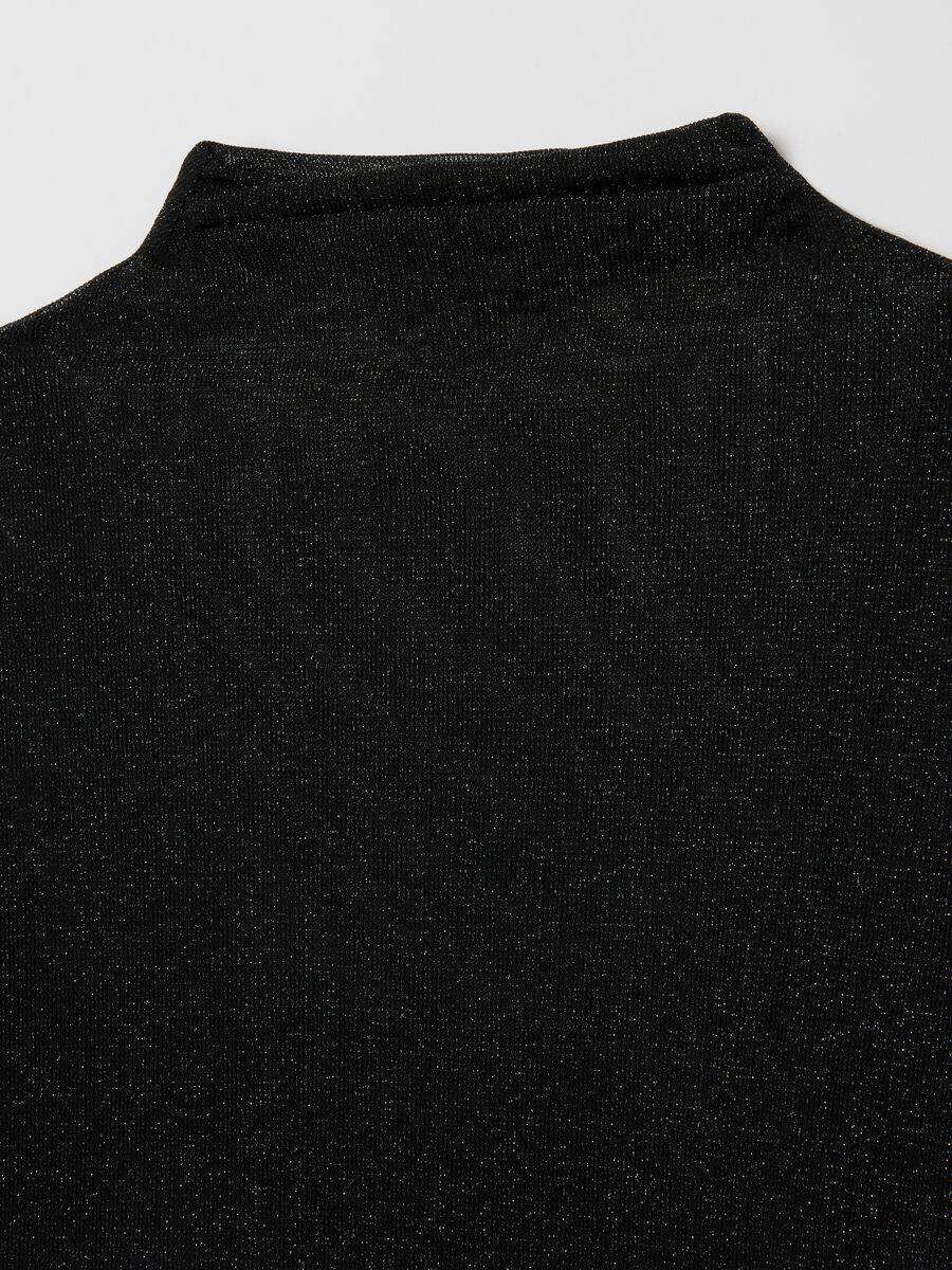 Maglia nera regular fit con maniche lunghe_5